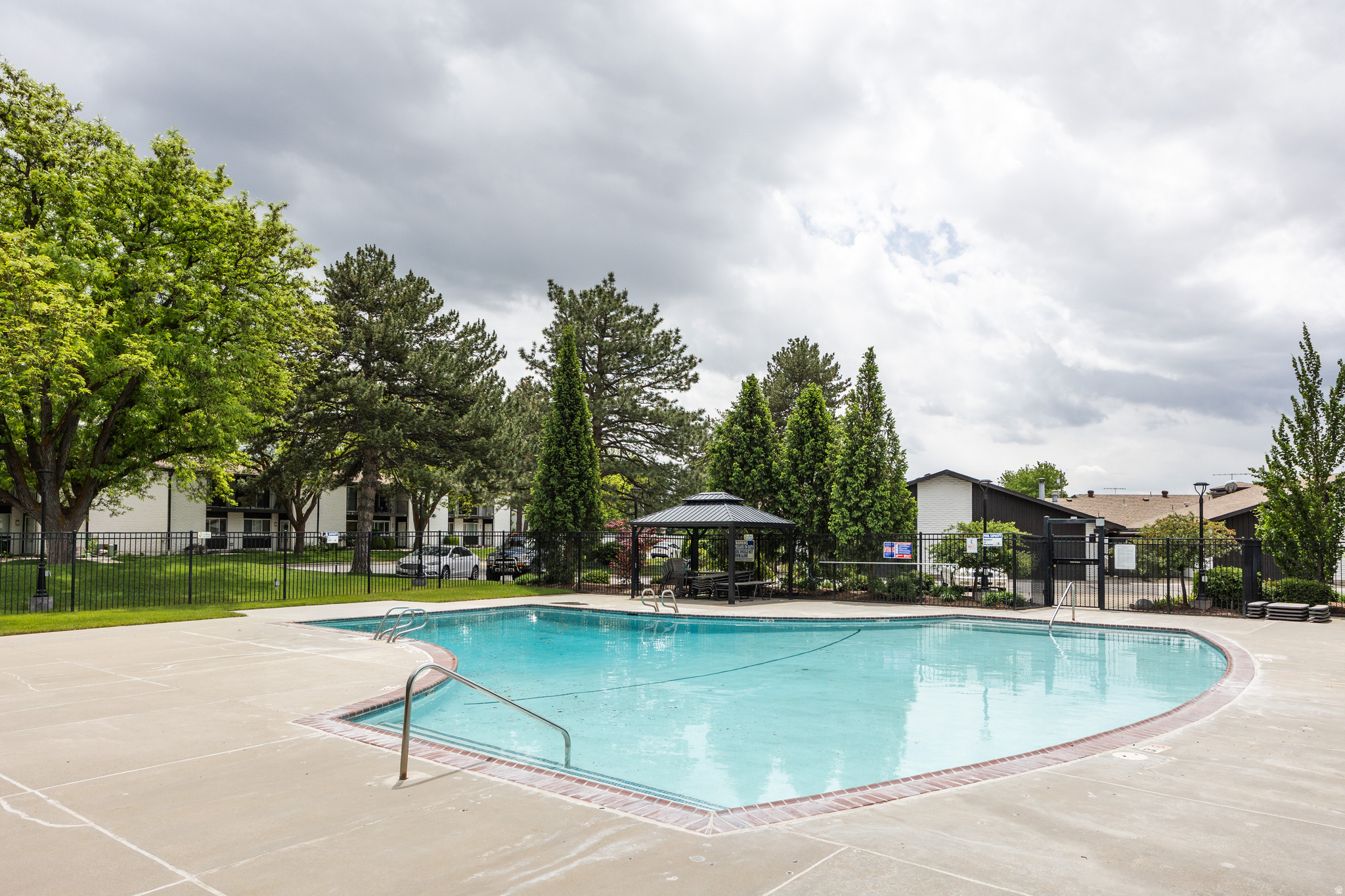THREE FOUNTAINS EAST - Residential