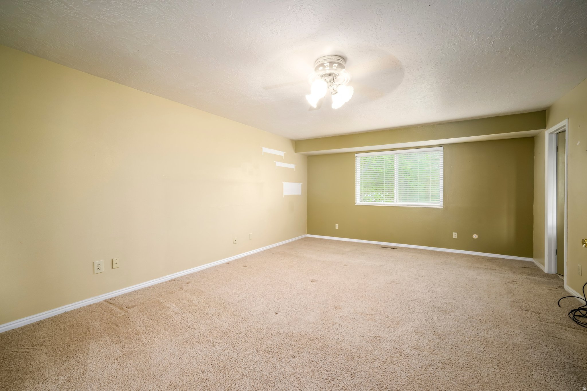 VANTAGE ACRES - Residential