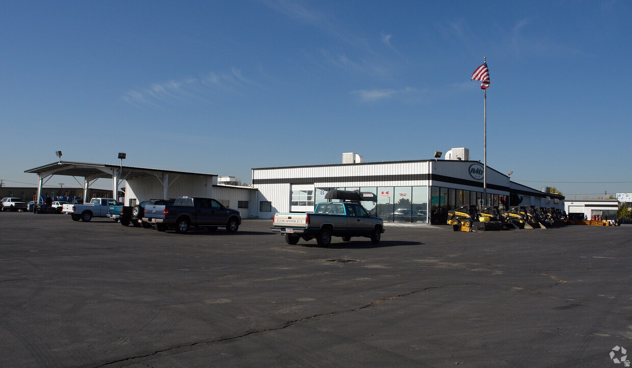 RADIUS CURVE - Commercial Lease