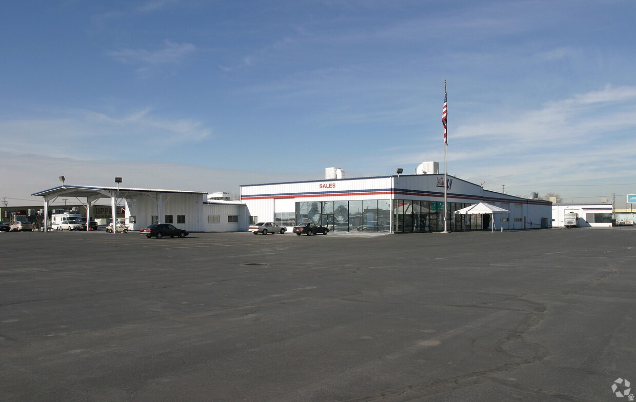 RADIUS CURVE - Commercial Lease
