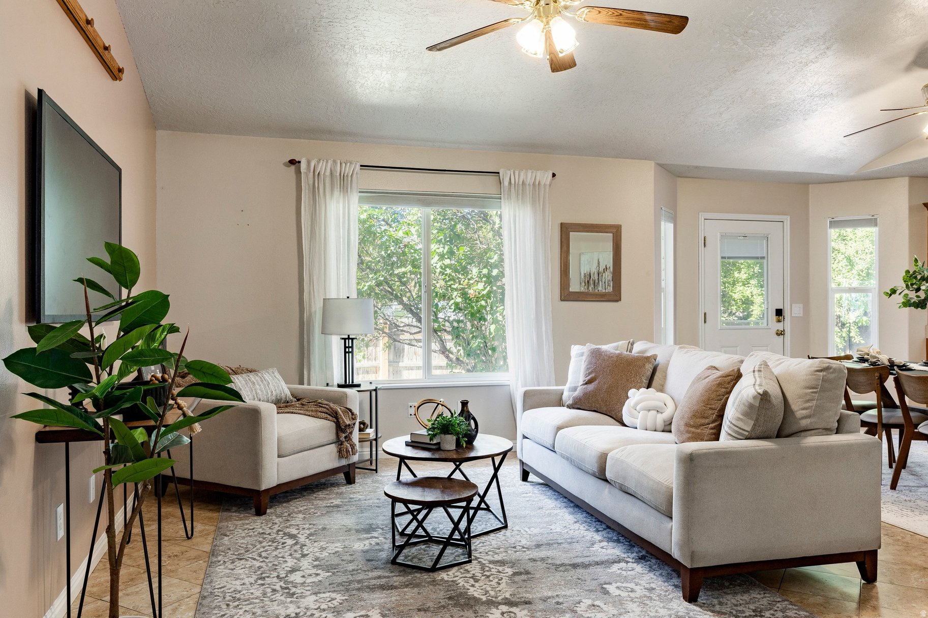 RED PINE ESTATES - Residential