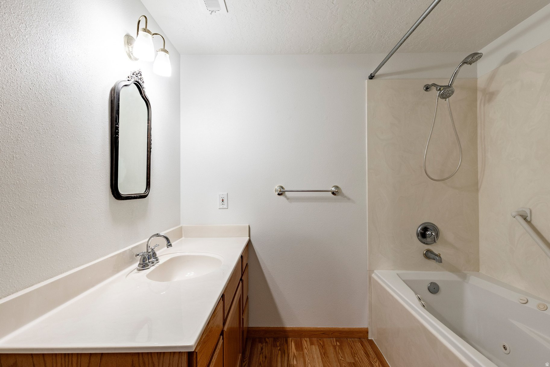 RED PINE ESTATES - Residential