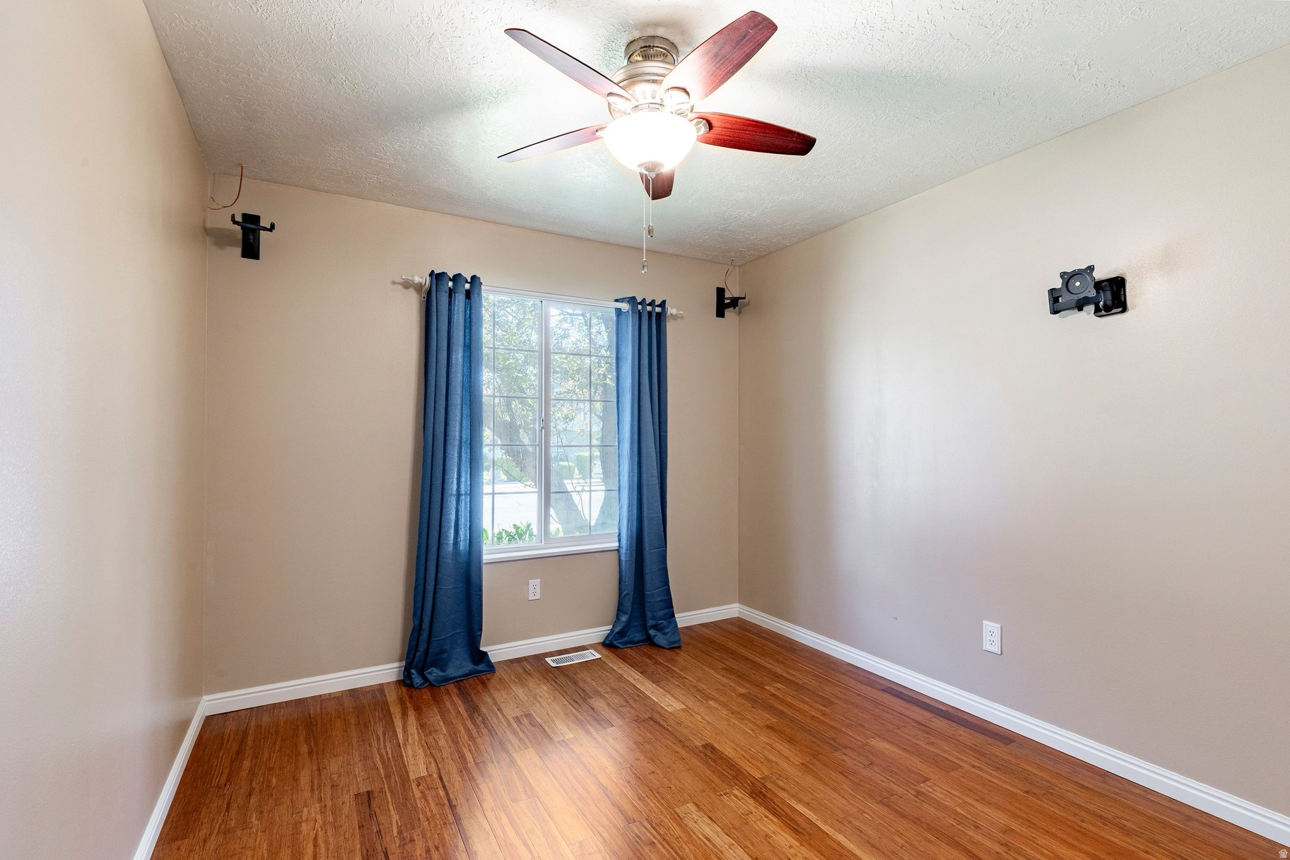 RED PINE ESTATES - Residential