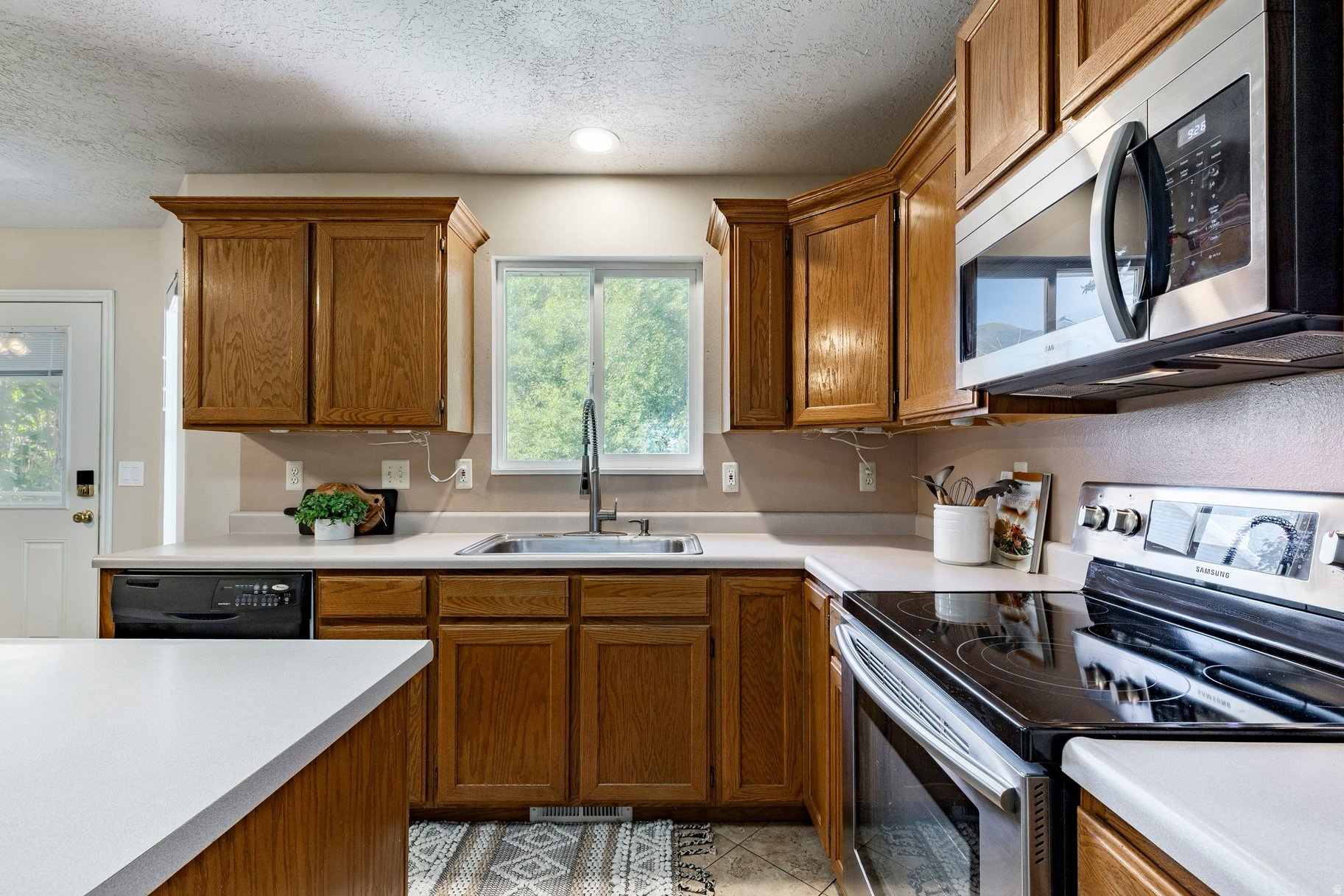 RED PINE ESTATES - Residential