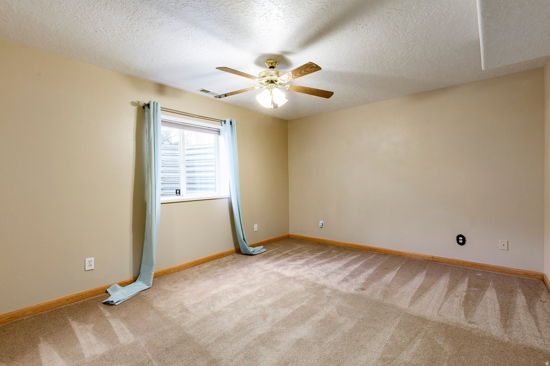 RED PINE ESTATES - Residential