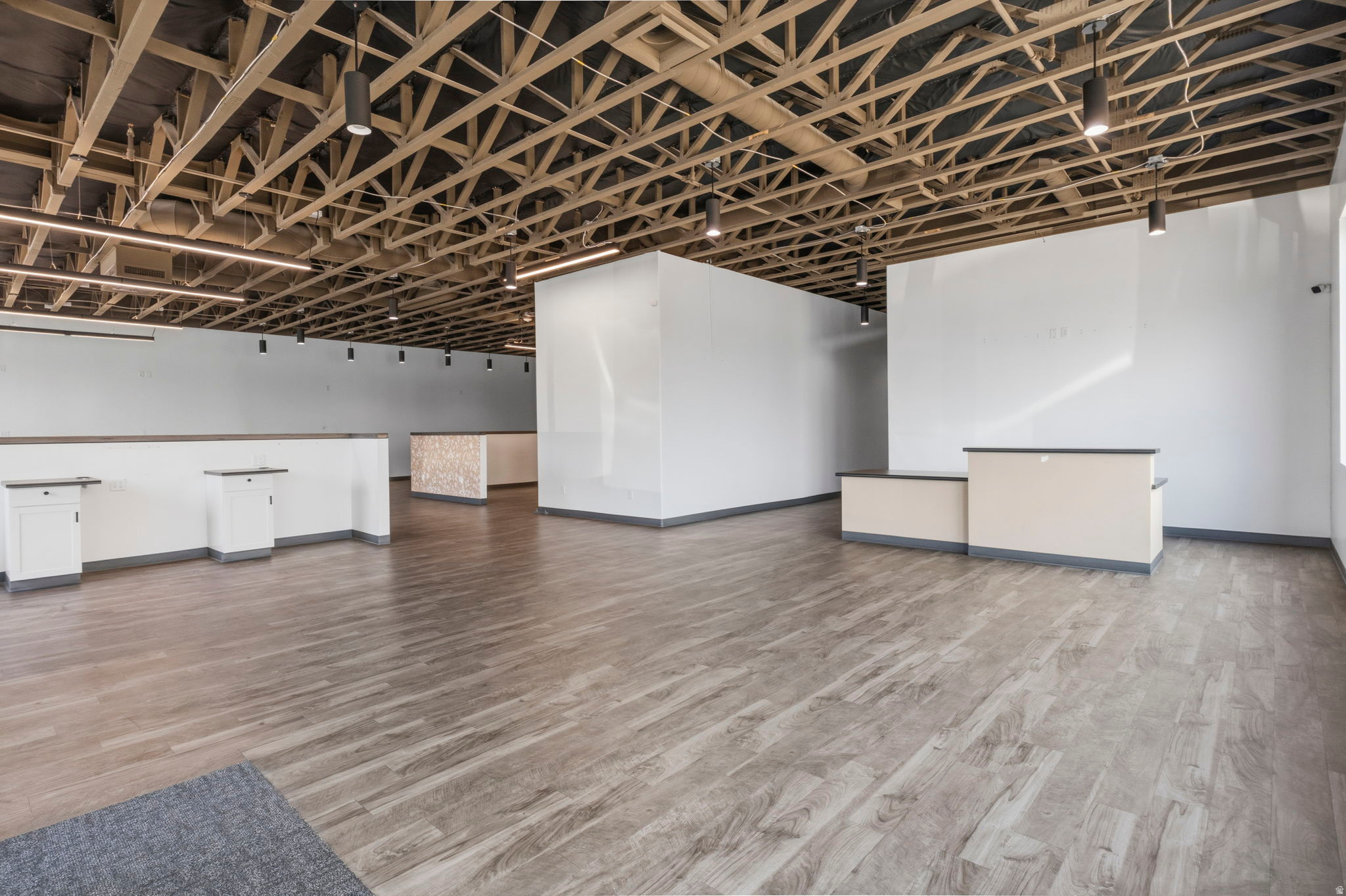 SOUTH VALLEY PLAZA - Commercial Sale