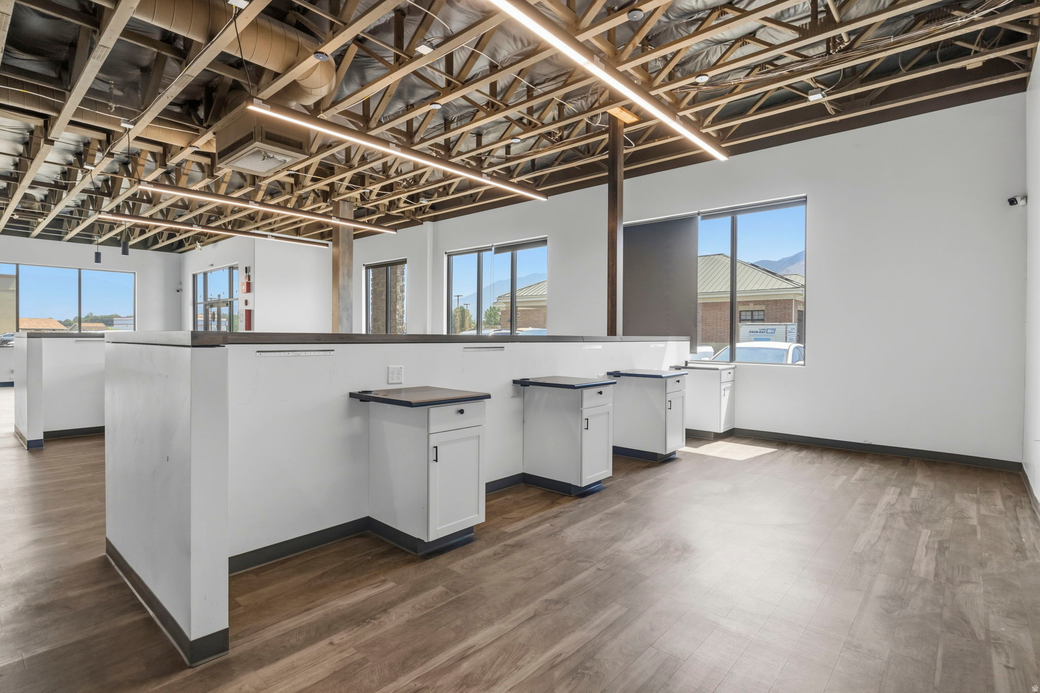 SOUTH VALLEY PLAZA - Commercial Sale