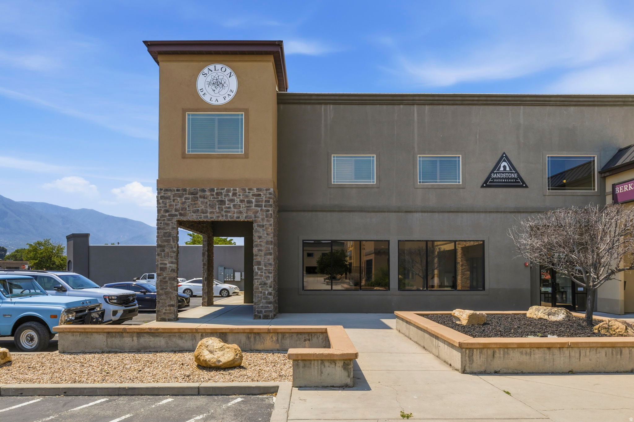 SOUTH VALLEY PLAZA - Commercial Sale