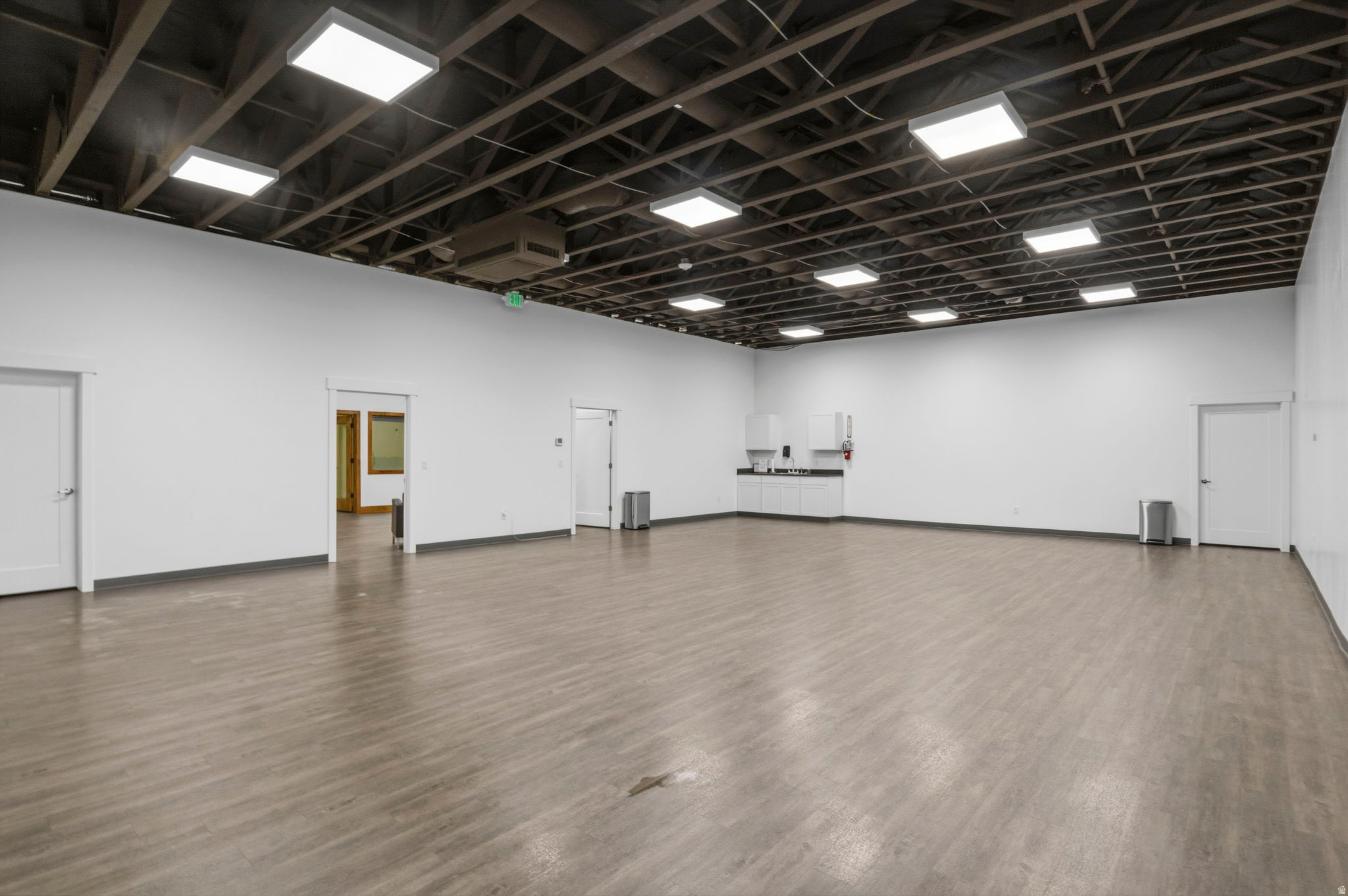 SOUTH VALLEY PLAZA - Commercial Sale