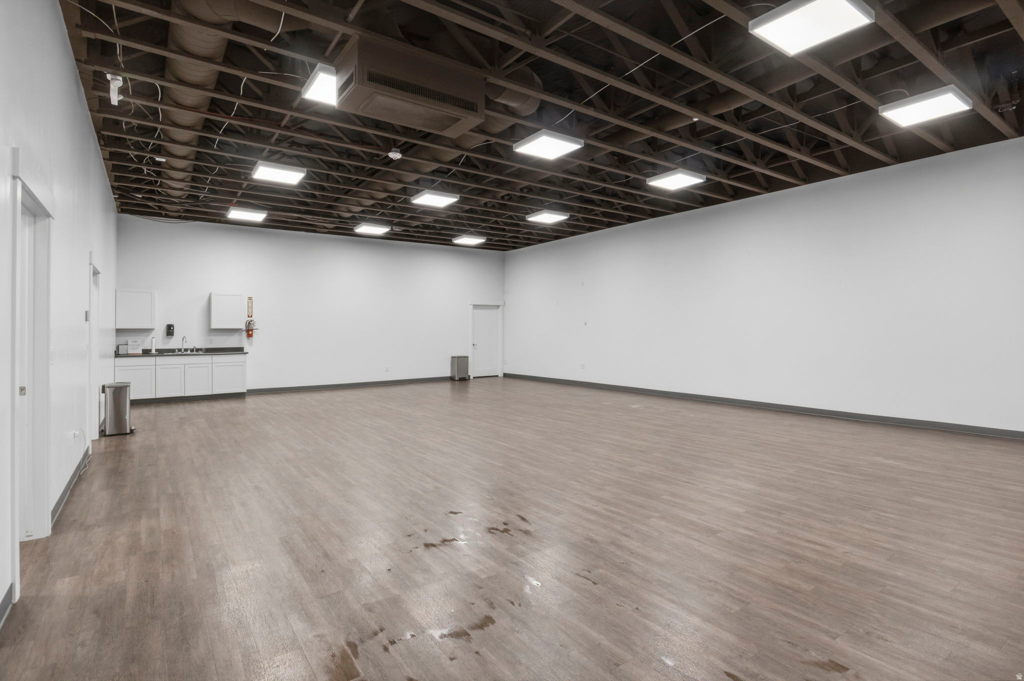 SOUTH VALLEY PLAZA - Commercial Sale