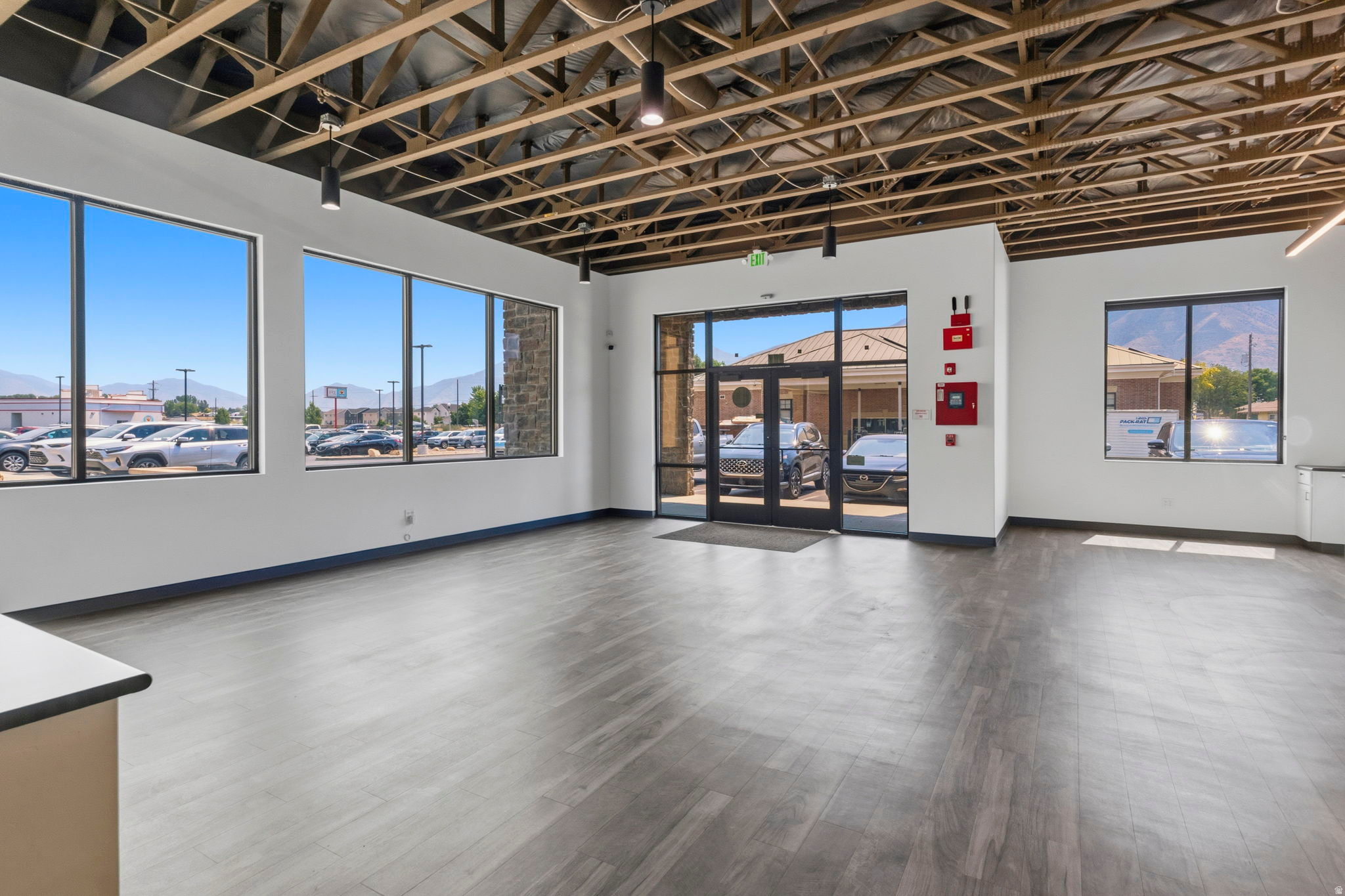 SOUTH VALLEY PLAZA - Commercial Sale