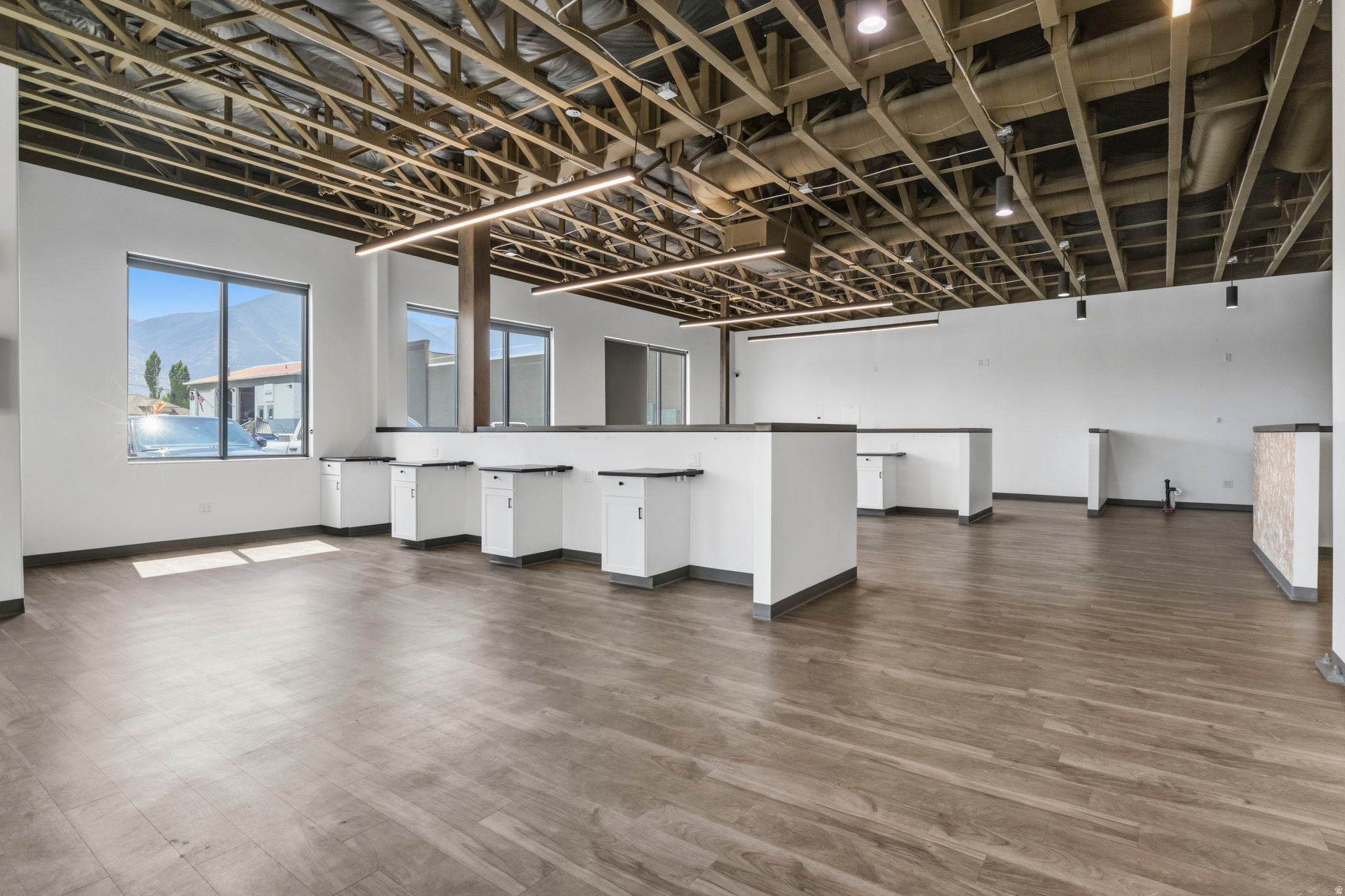 SOUTH VALLEY PLAZA - Commercial Sale