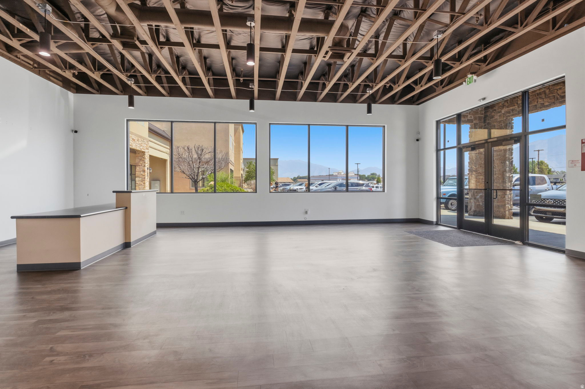 SOUTH VALLEY PLAZA - Commercial Sale