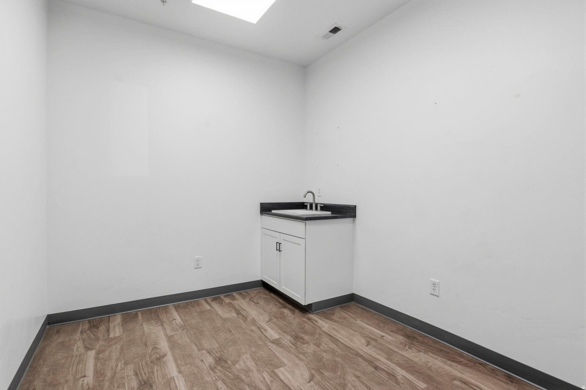 SOUTH VALLEY PLAZA - Commercial Sale