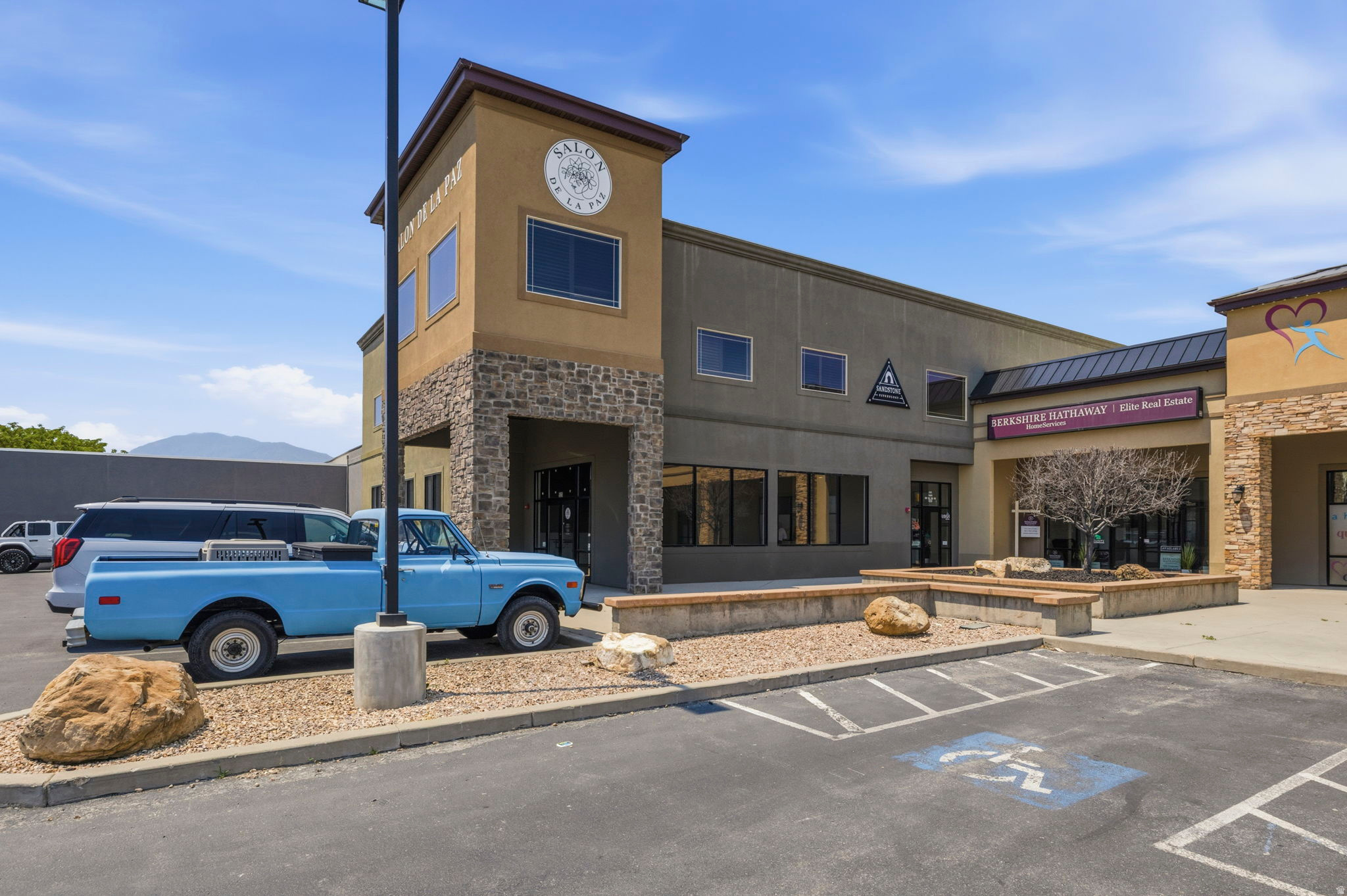 SOUTH VALLEY PLAZA - Commercial Sale