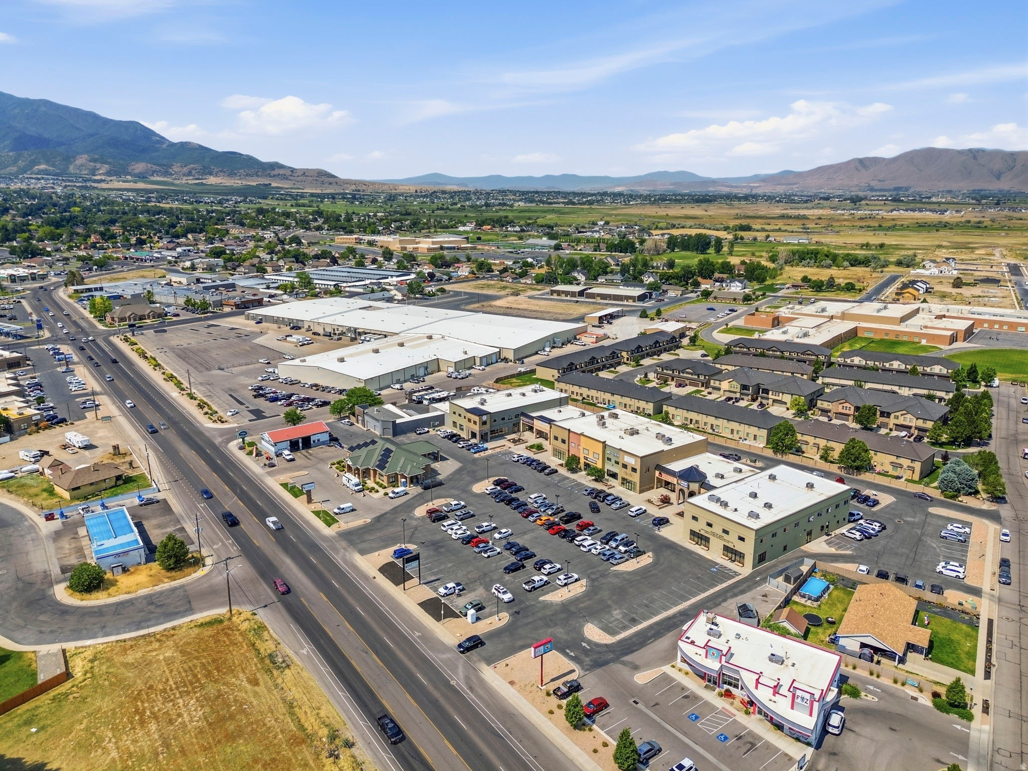SOUTH VALLEY PLAZA - Commercial Sale
