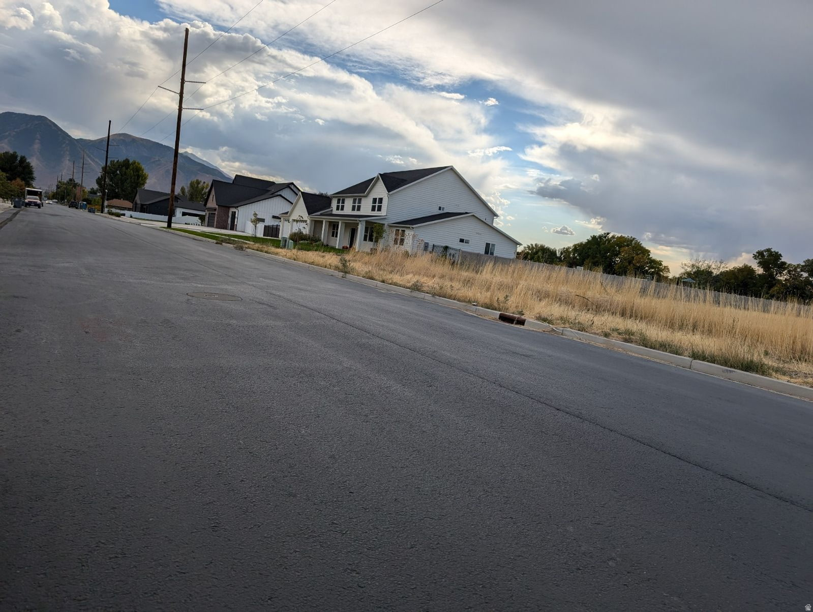 Come build your dream home on this full one acre horse property. Flat terrain with basements possible in a newly developed neighborhood