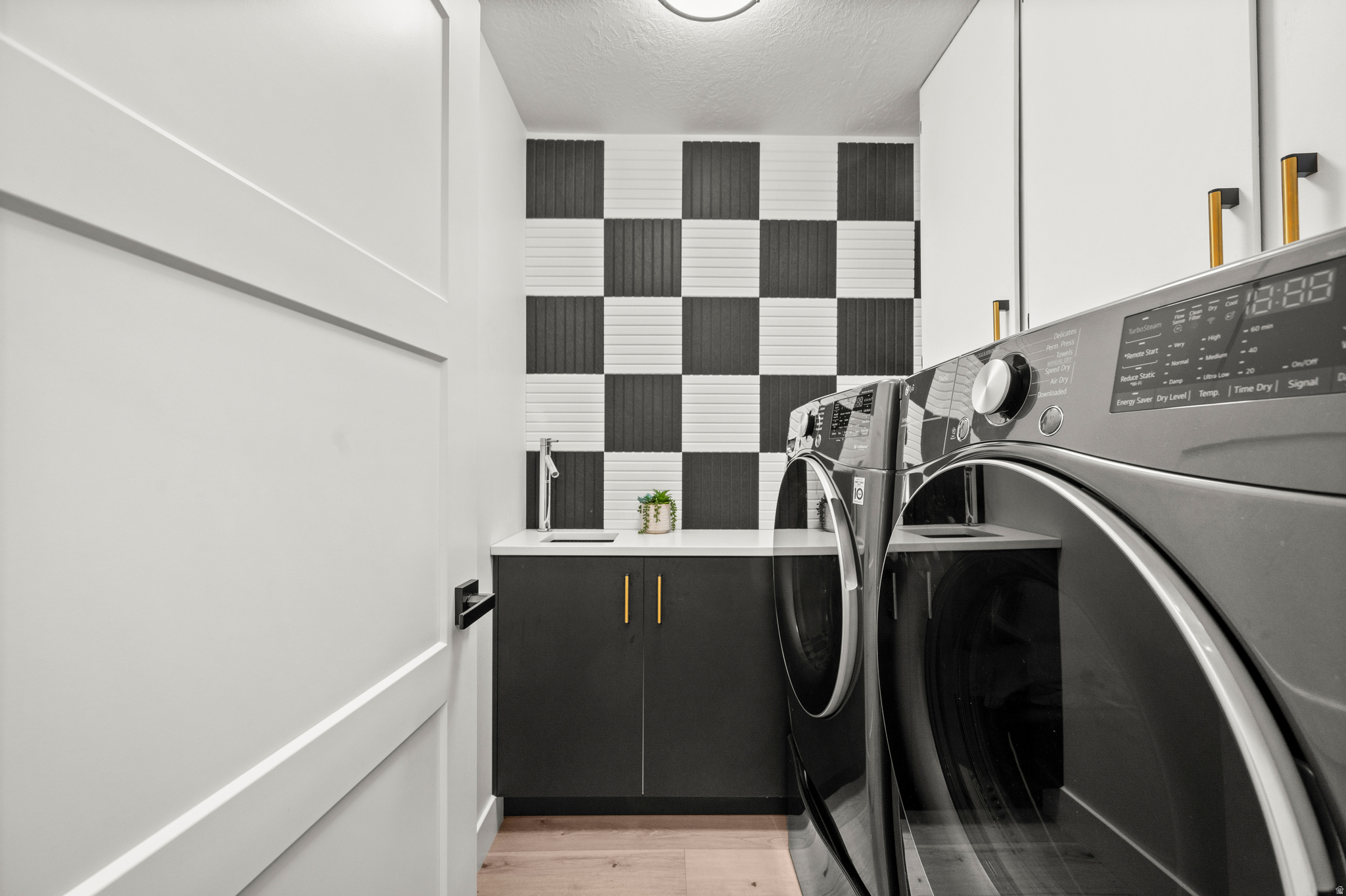 LUNDON STREET - Residential