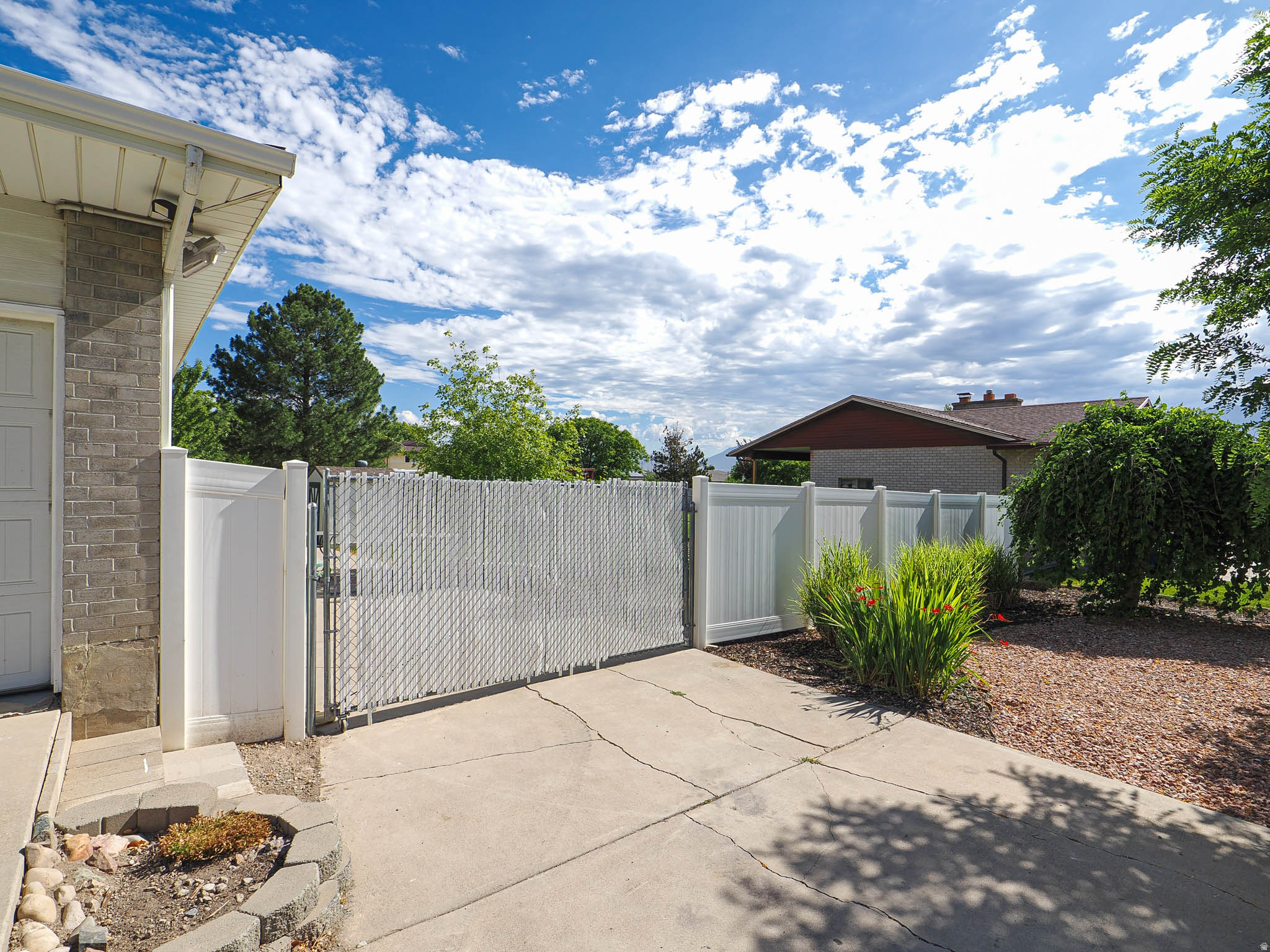 BROWNS MEADOW - Residential
