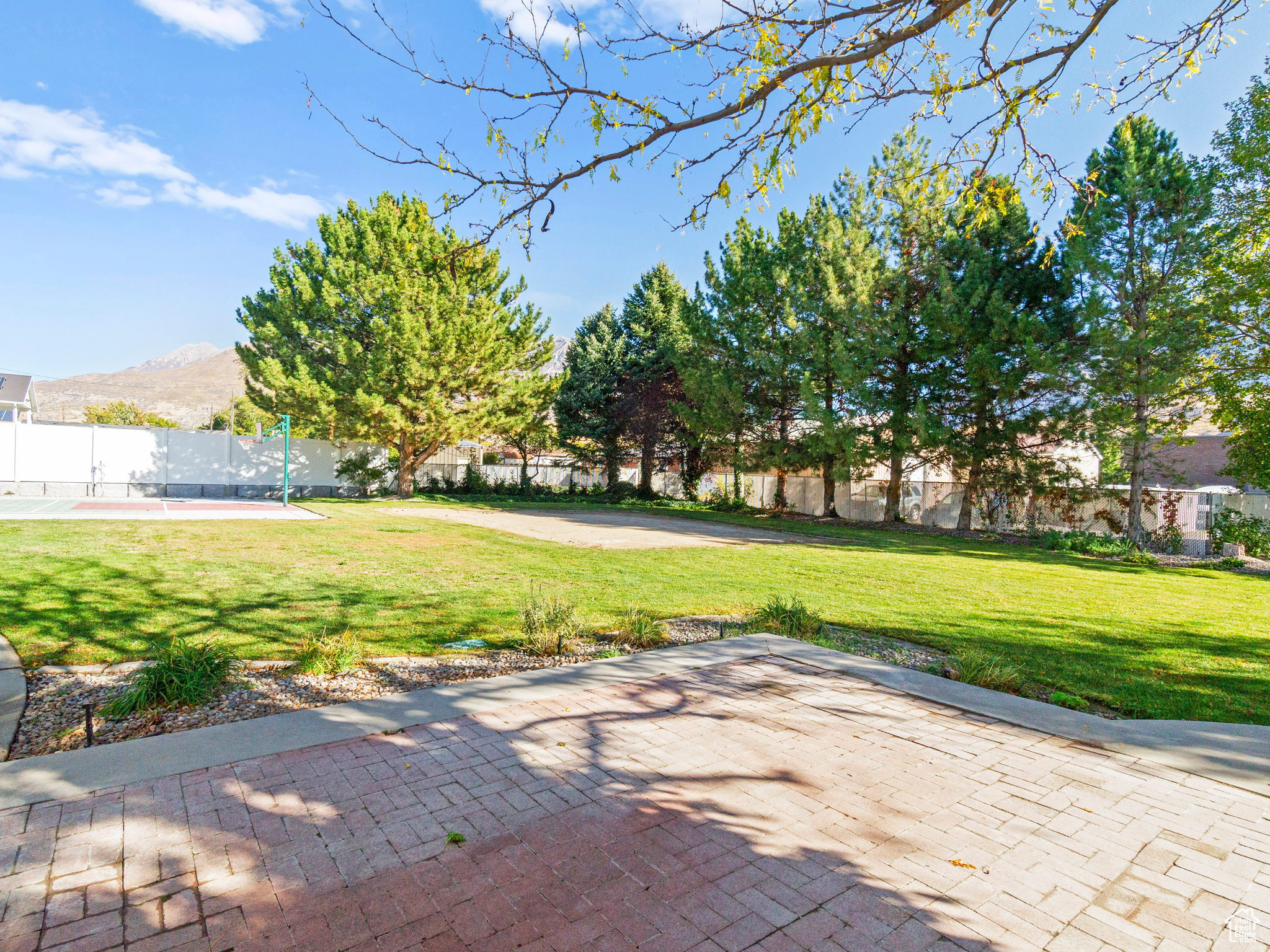 CASCADE ACRES - Residential