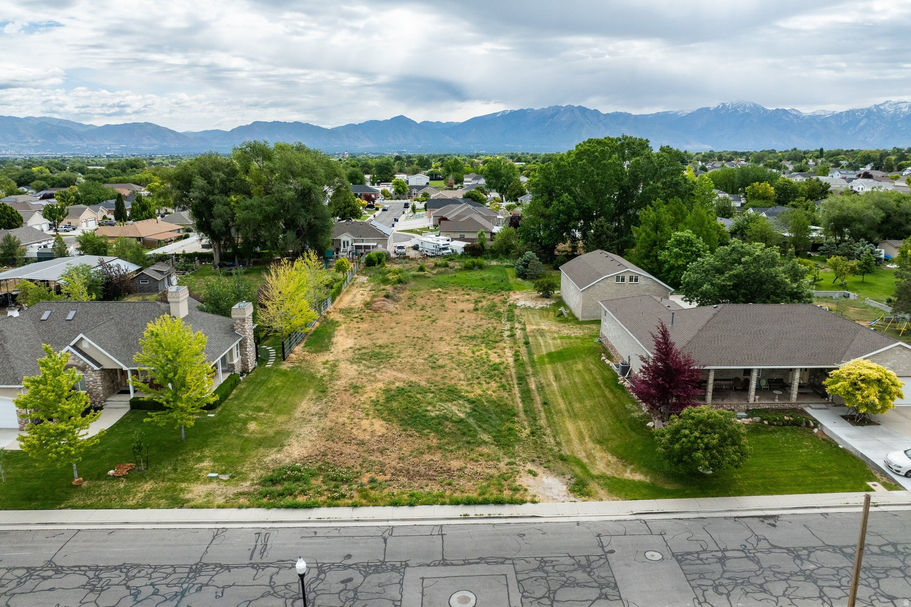 GORDON ESTATES - Land