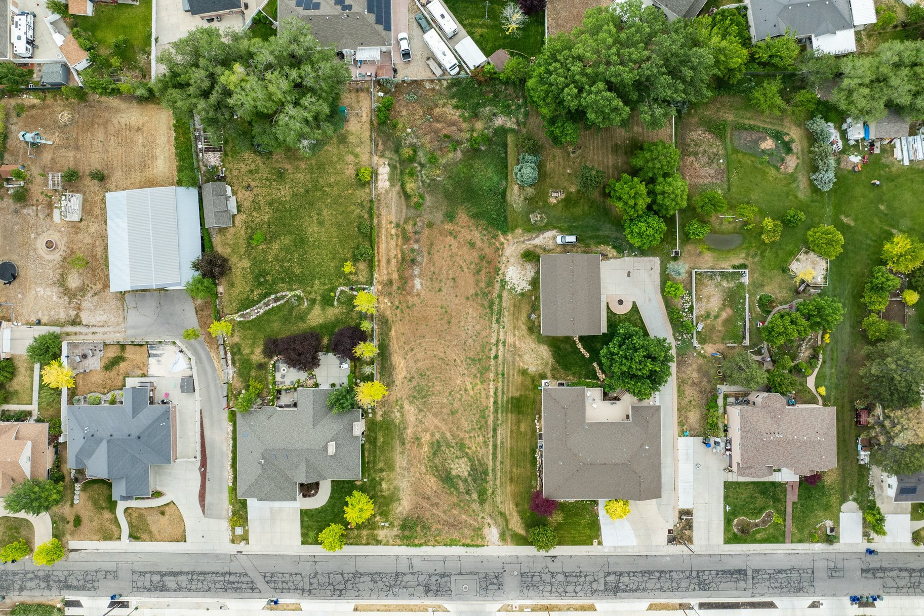 GORDON ESTATES - Land