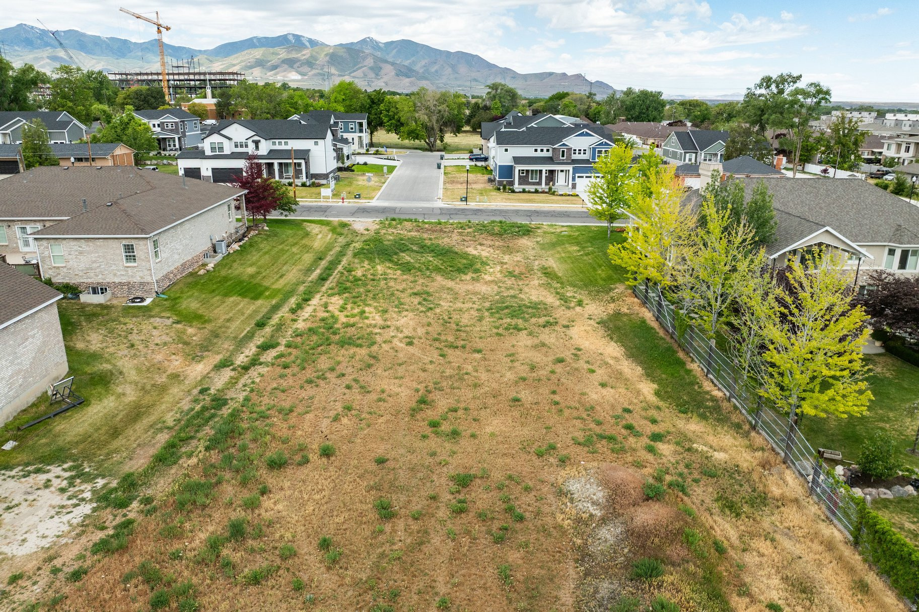 GORDON ESTATES - Land
