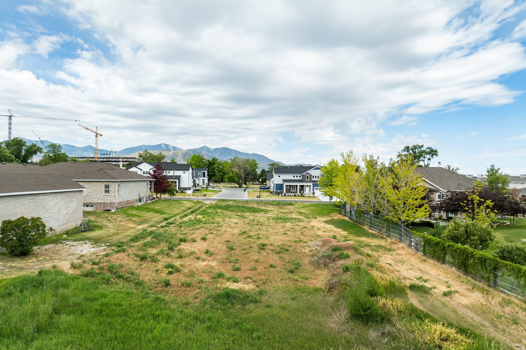 GORDON ESTATES - Land