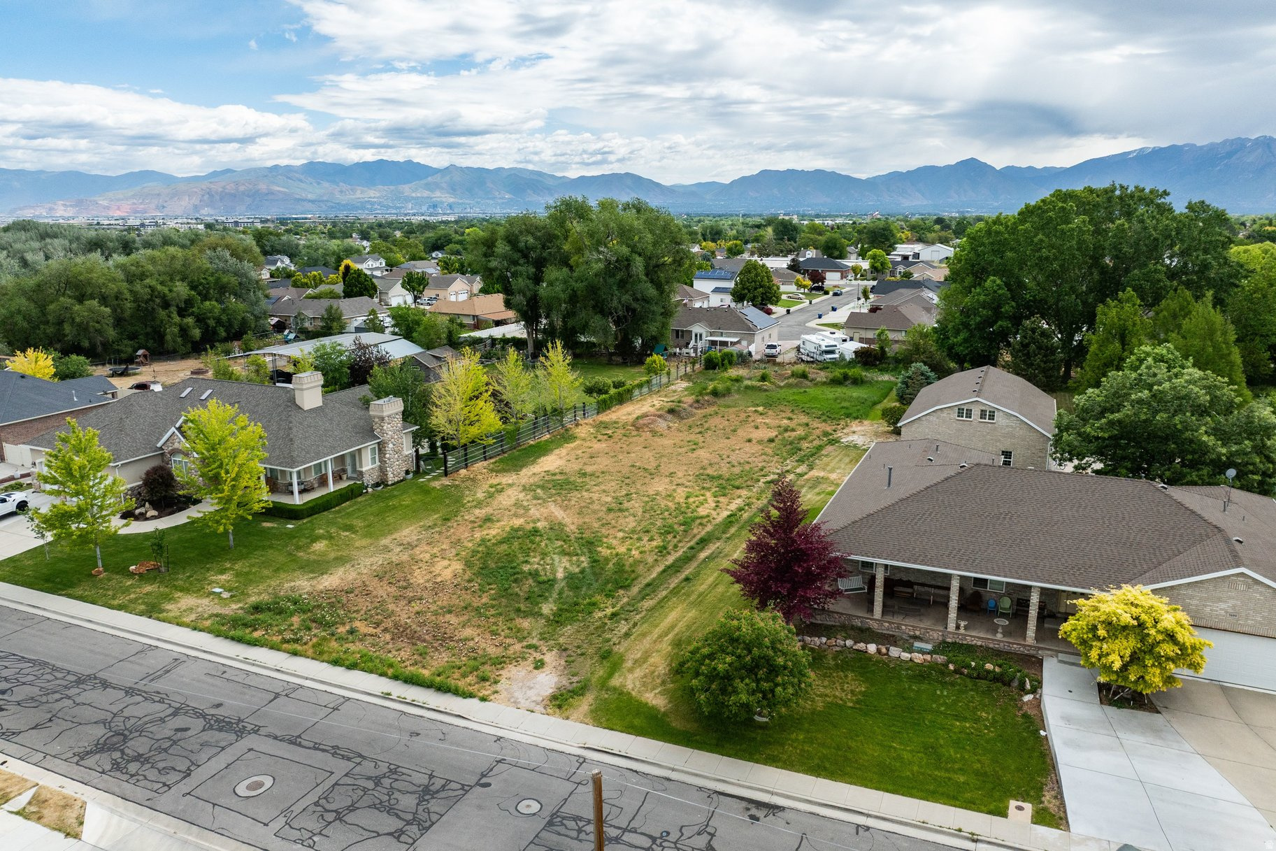 GORDON ESTATES - Land