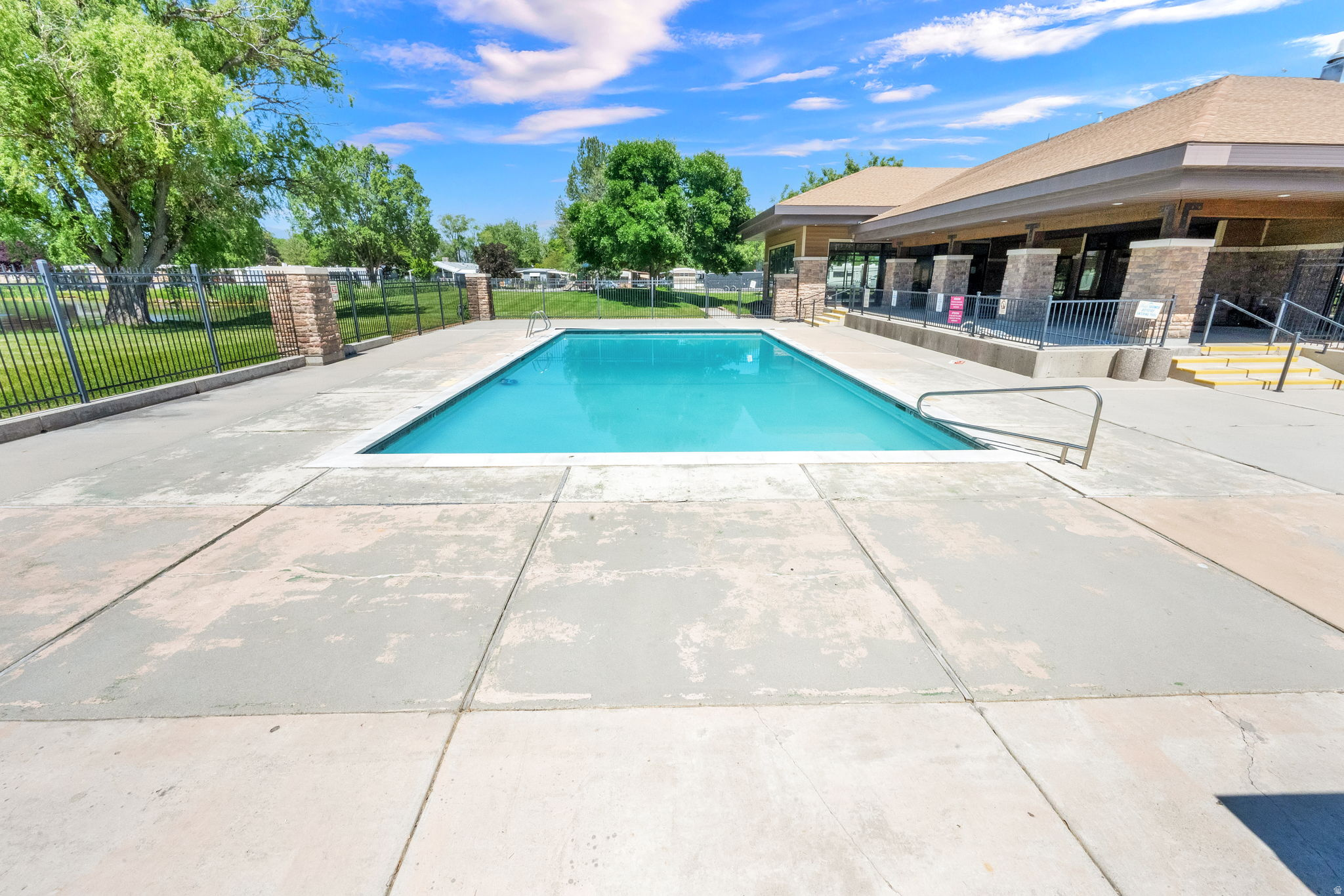 MAJESTIC OAKS - Residential
