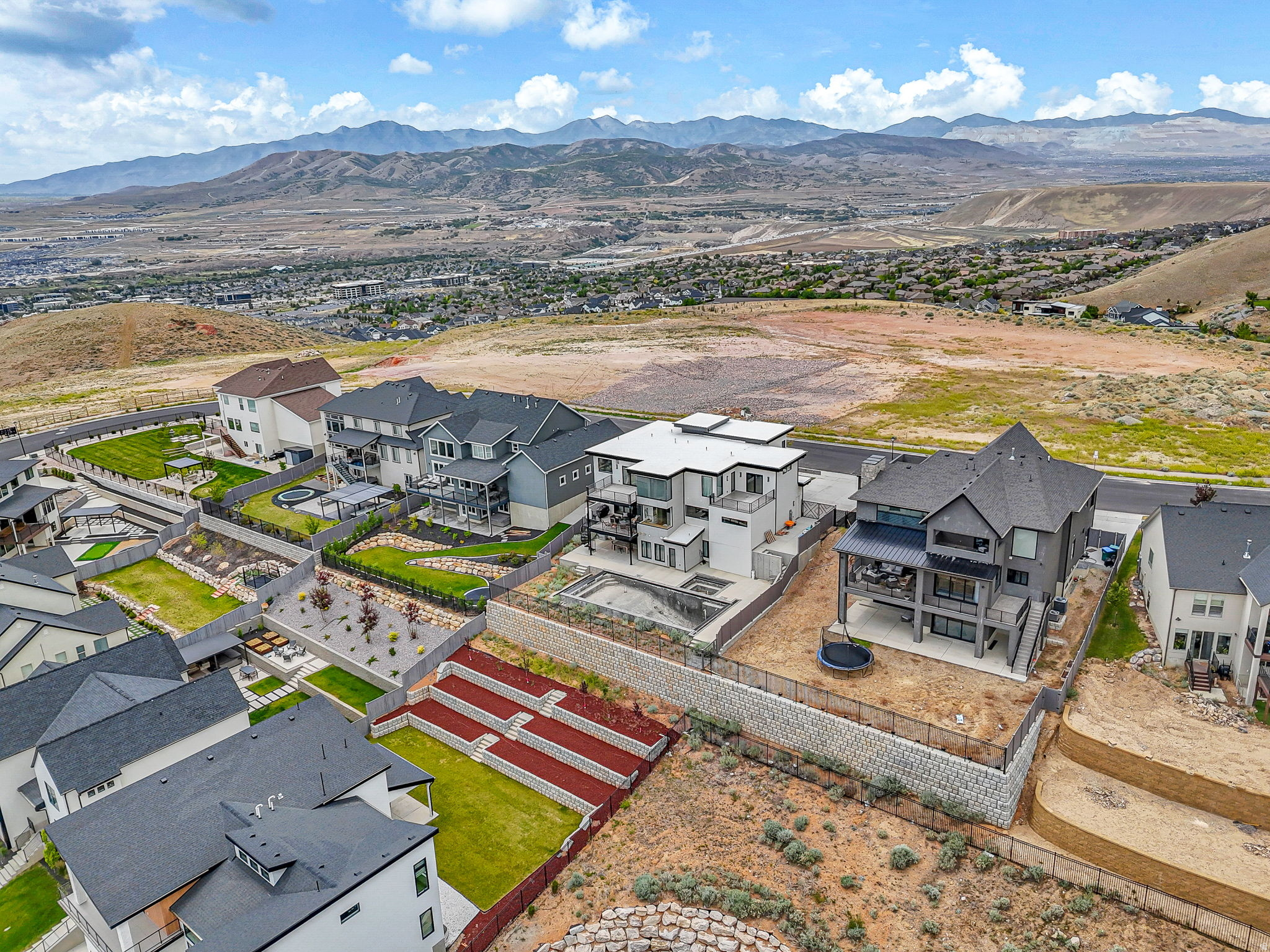 SEASONS ESTATES - Residential