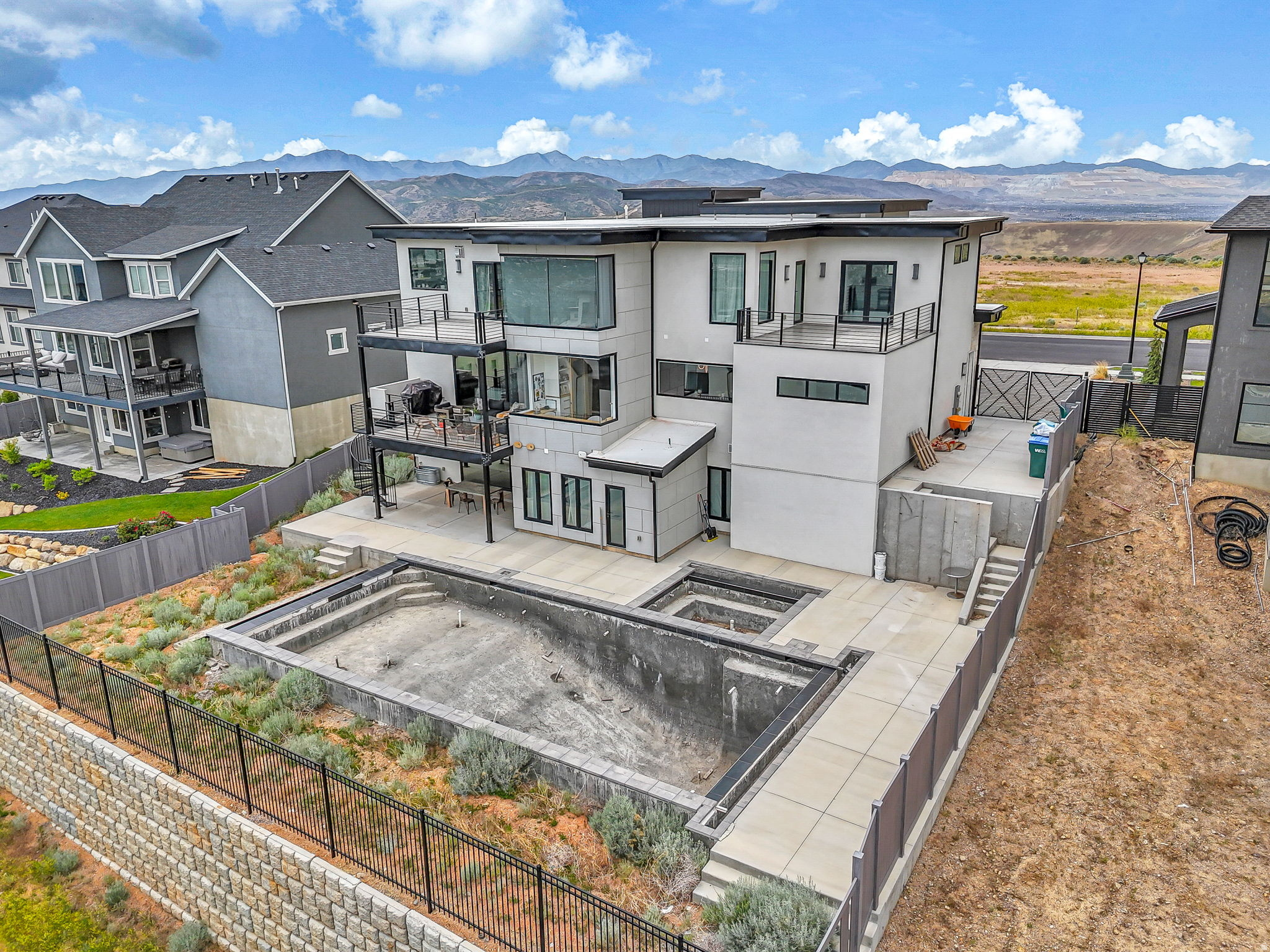 SEASONS ESTATES - Residential