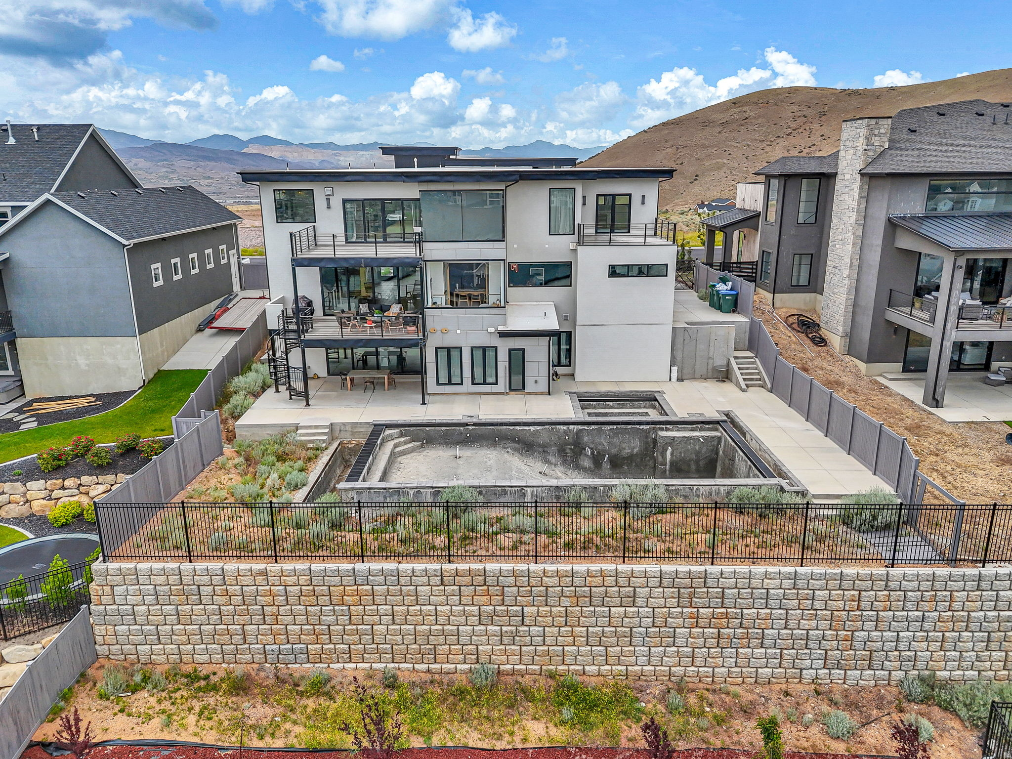 SEASONS ESTATES - Residential
