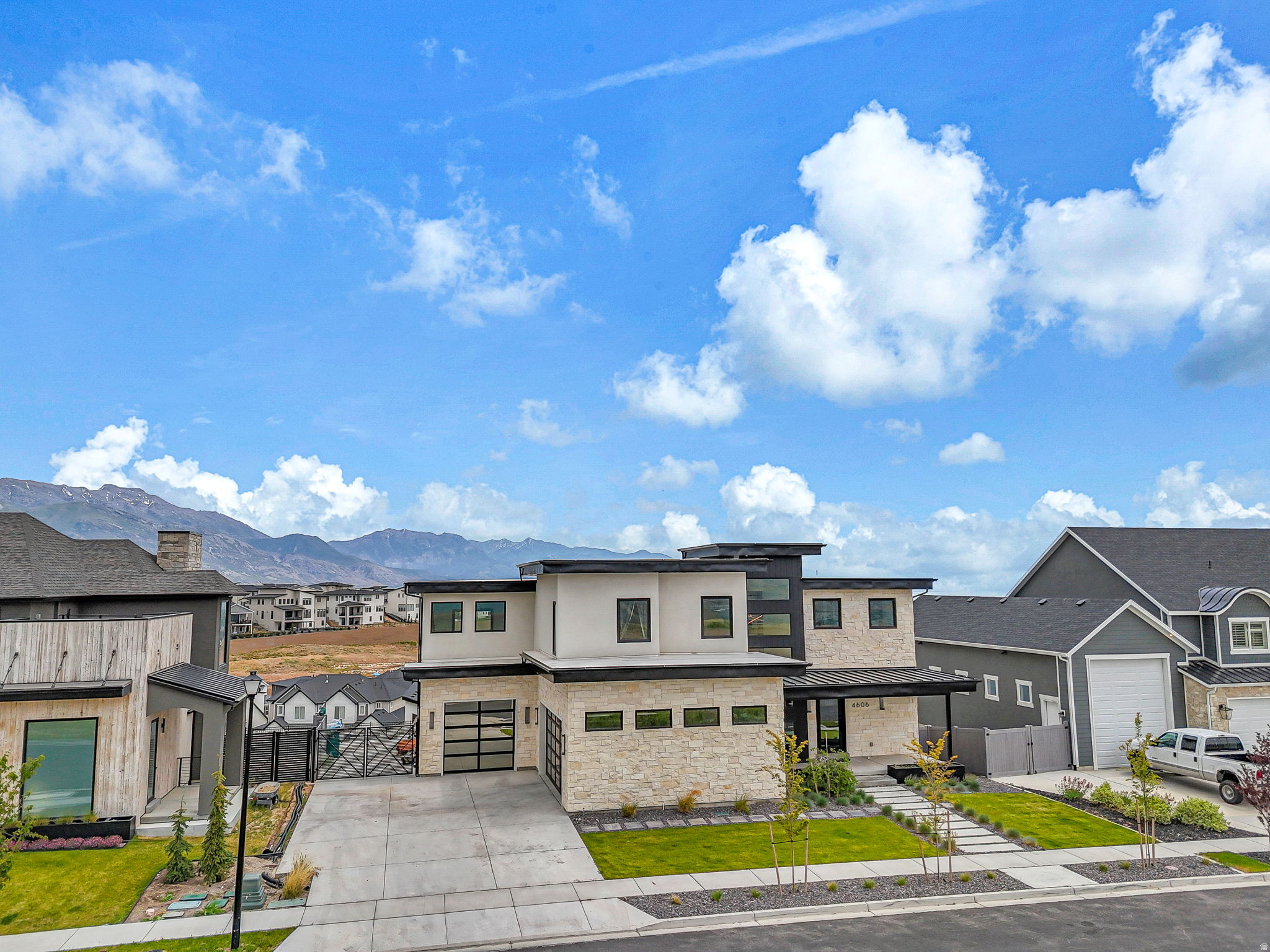 SEASONS ESTATES - Residential