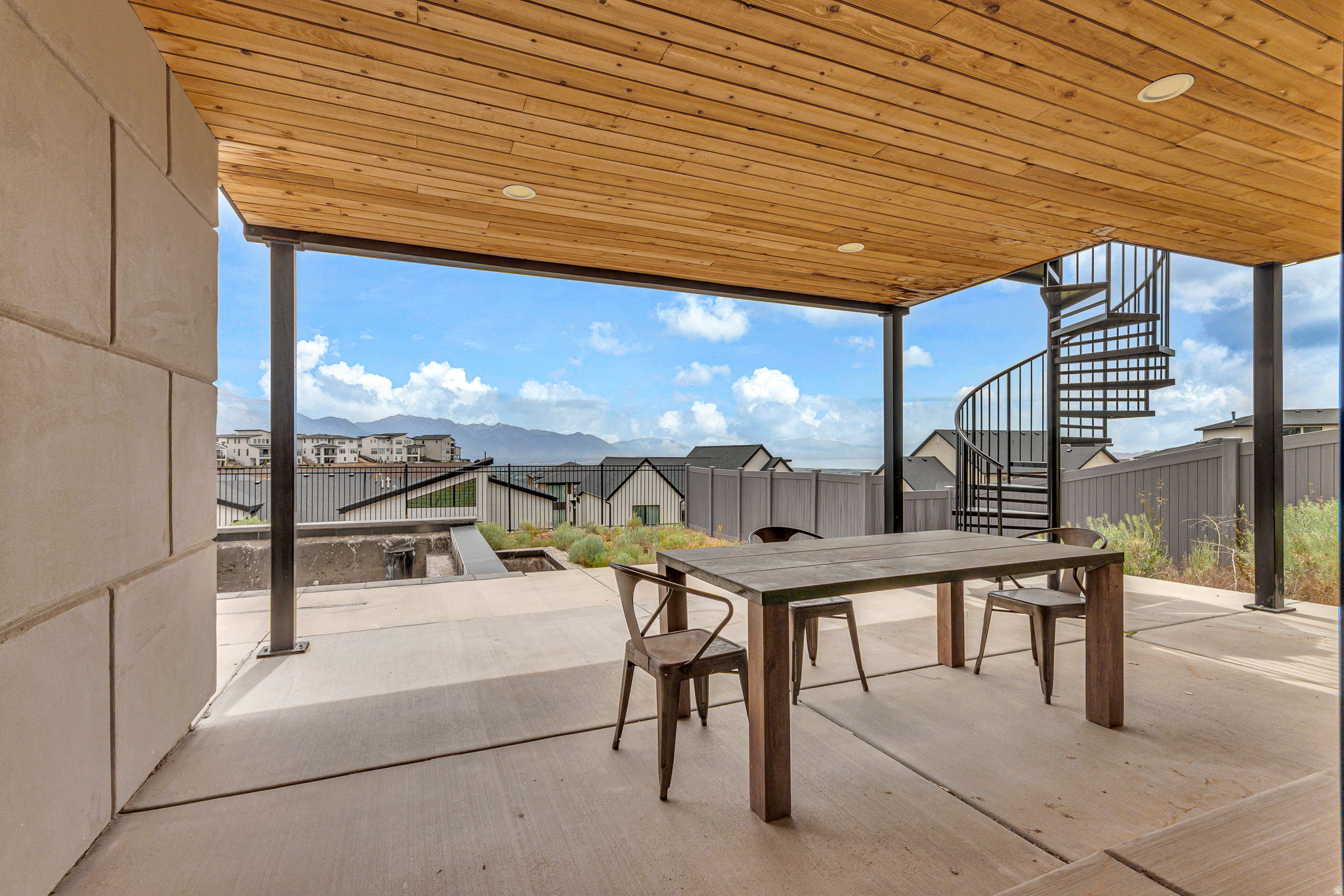 SEASONS ESTATES - Residential