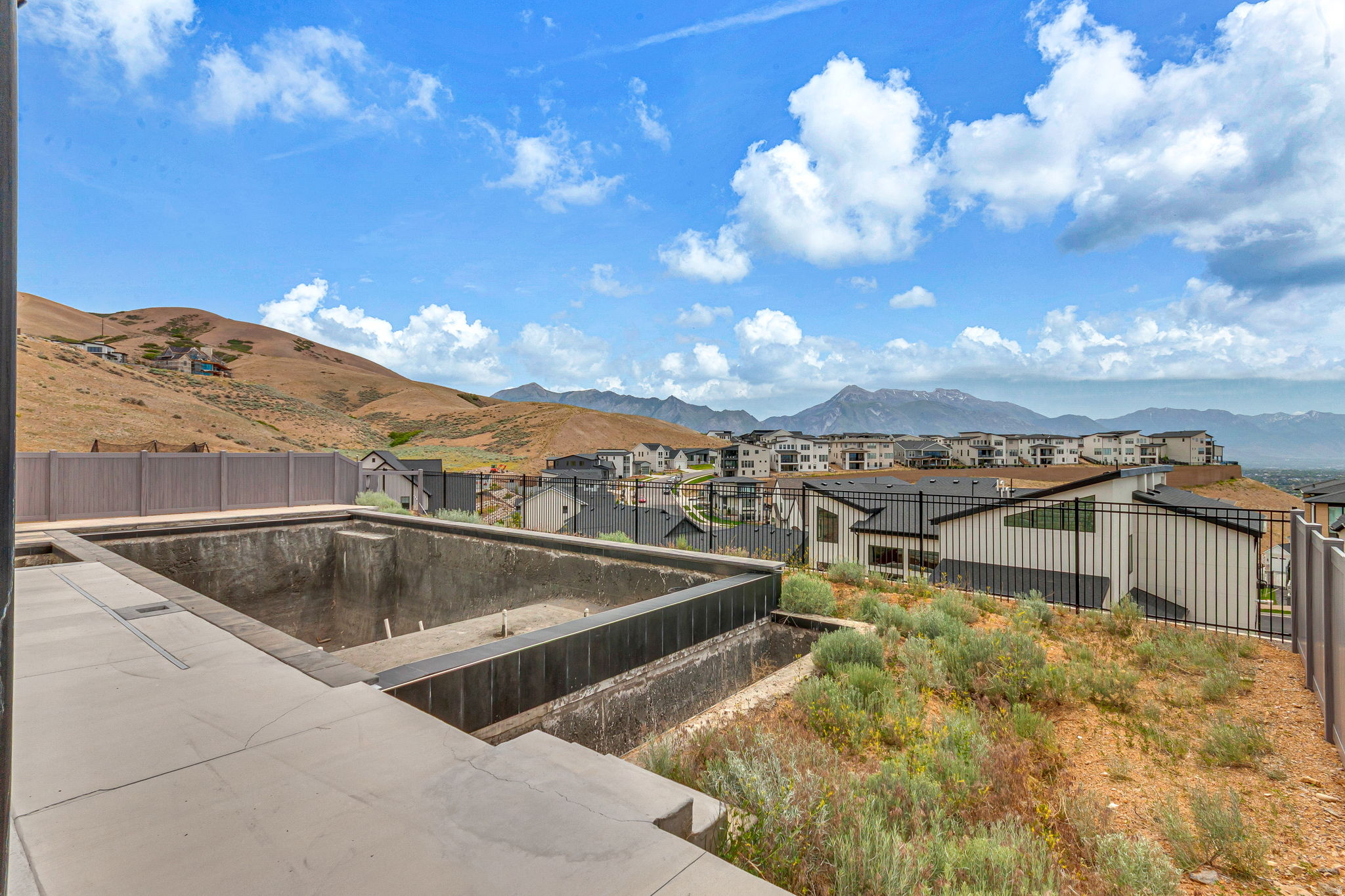 SEASONS ESTATES - Residential
