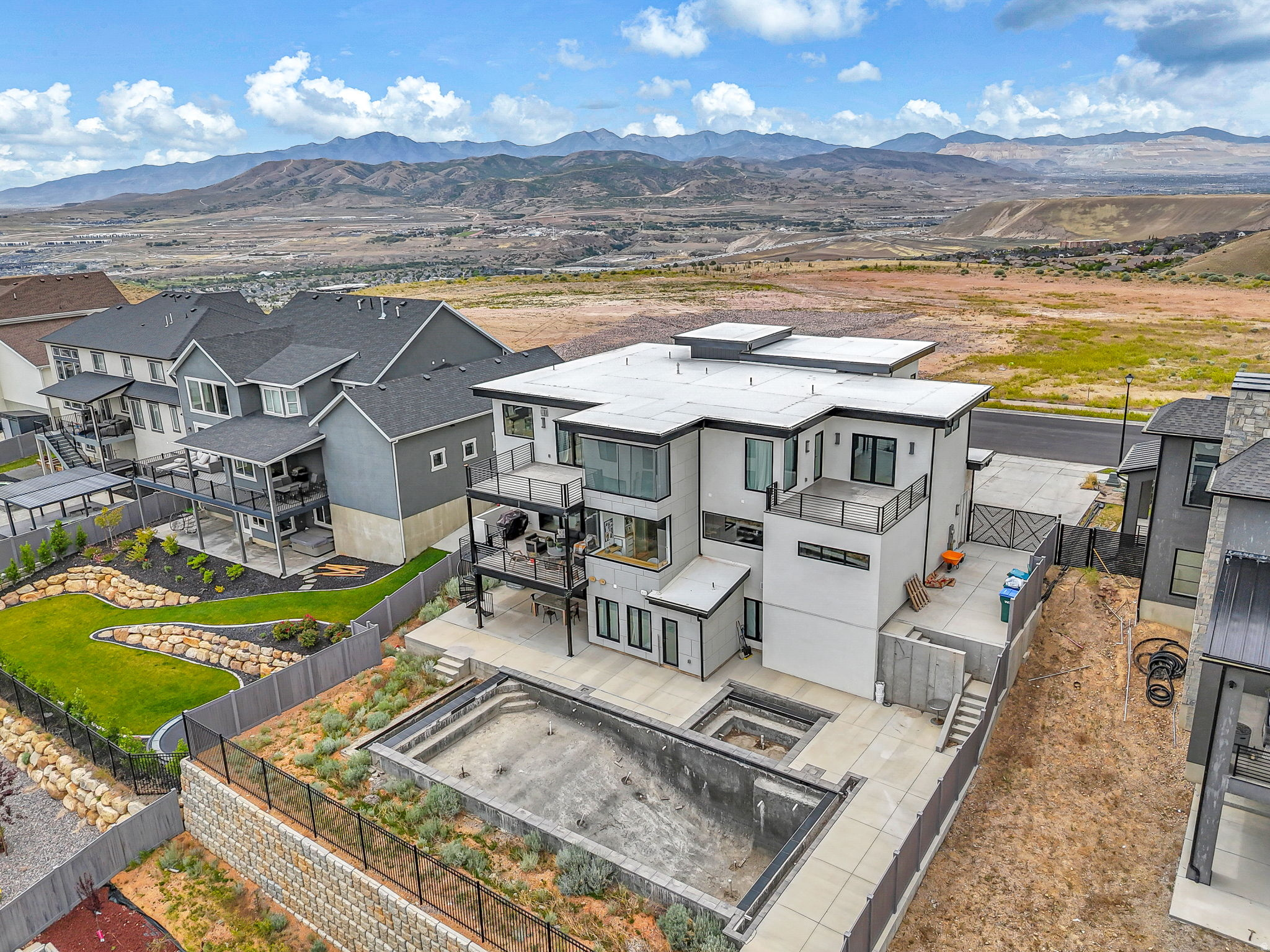 SEASONS ESTATES - Residential