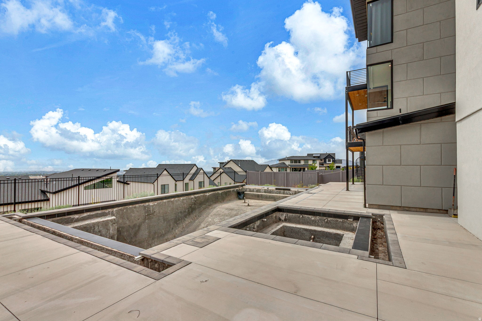 SEASONS ESTATES - Residential