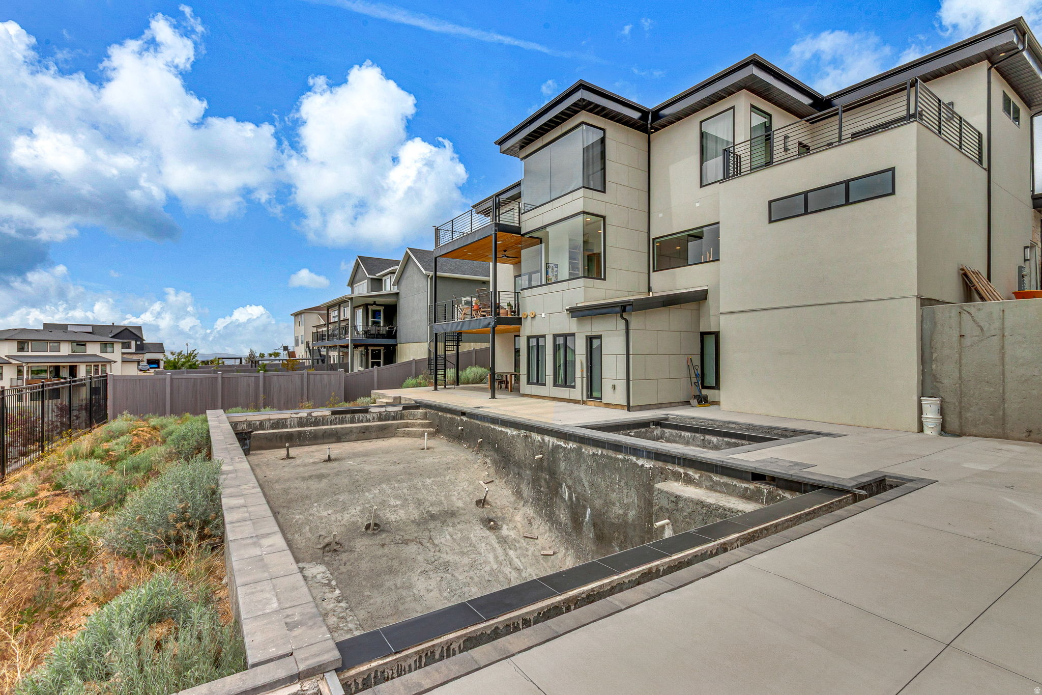 SEASONS ESTATES - Residential