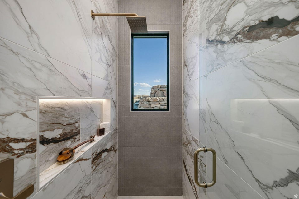 STONE CLIFF 18 AMD & EXT - Residential