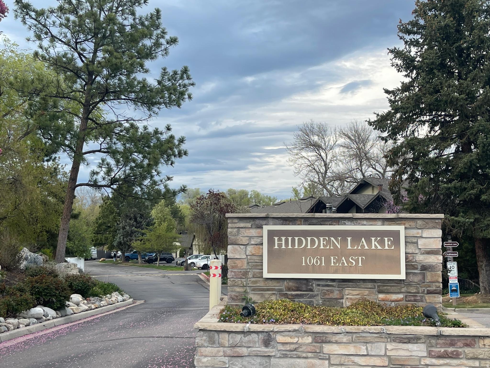 HIDDEN LAKE - Residential
