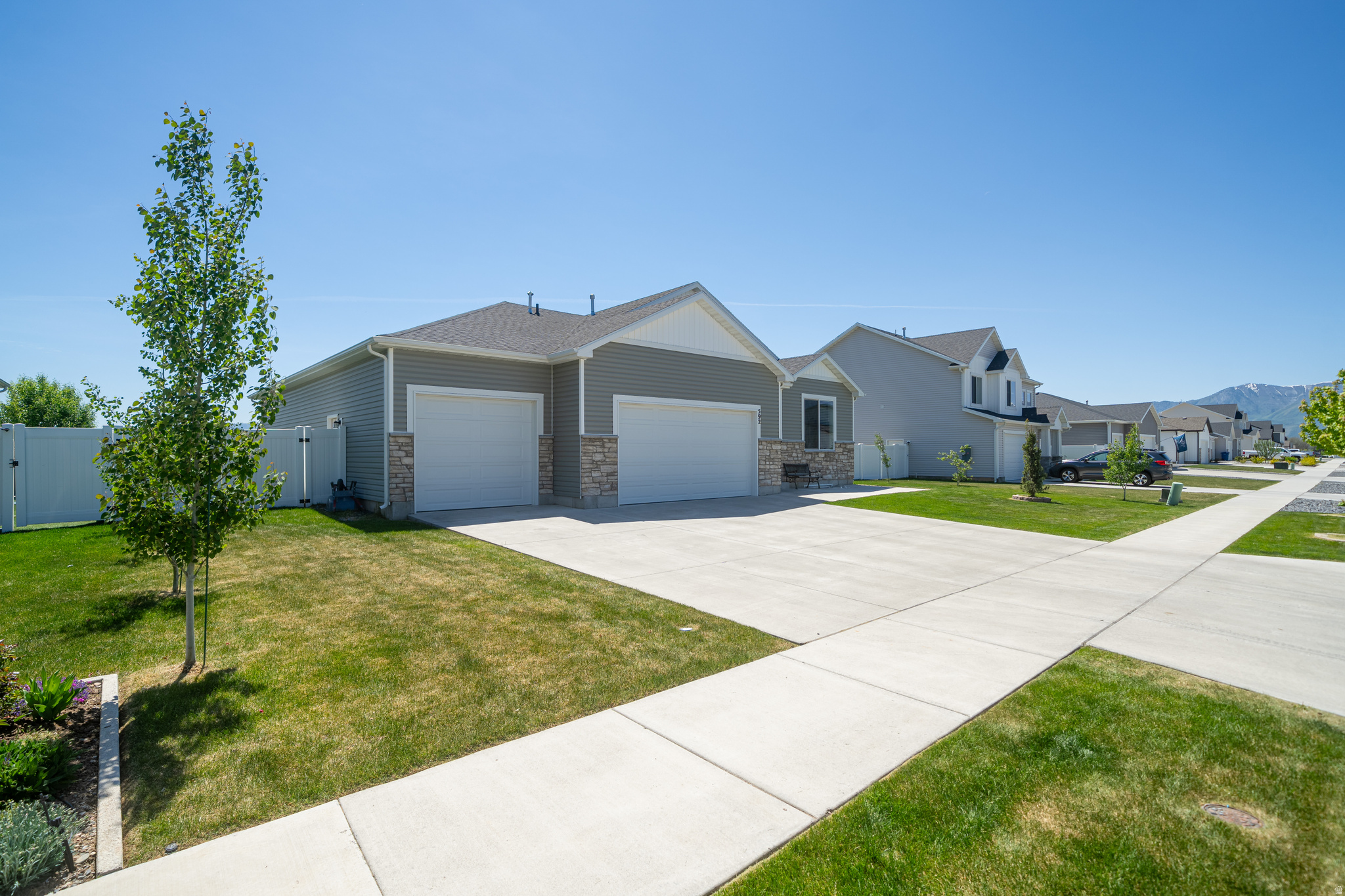 ROLLING HILLS - Residential