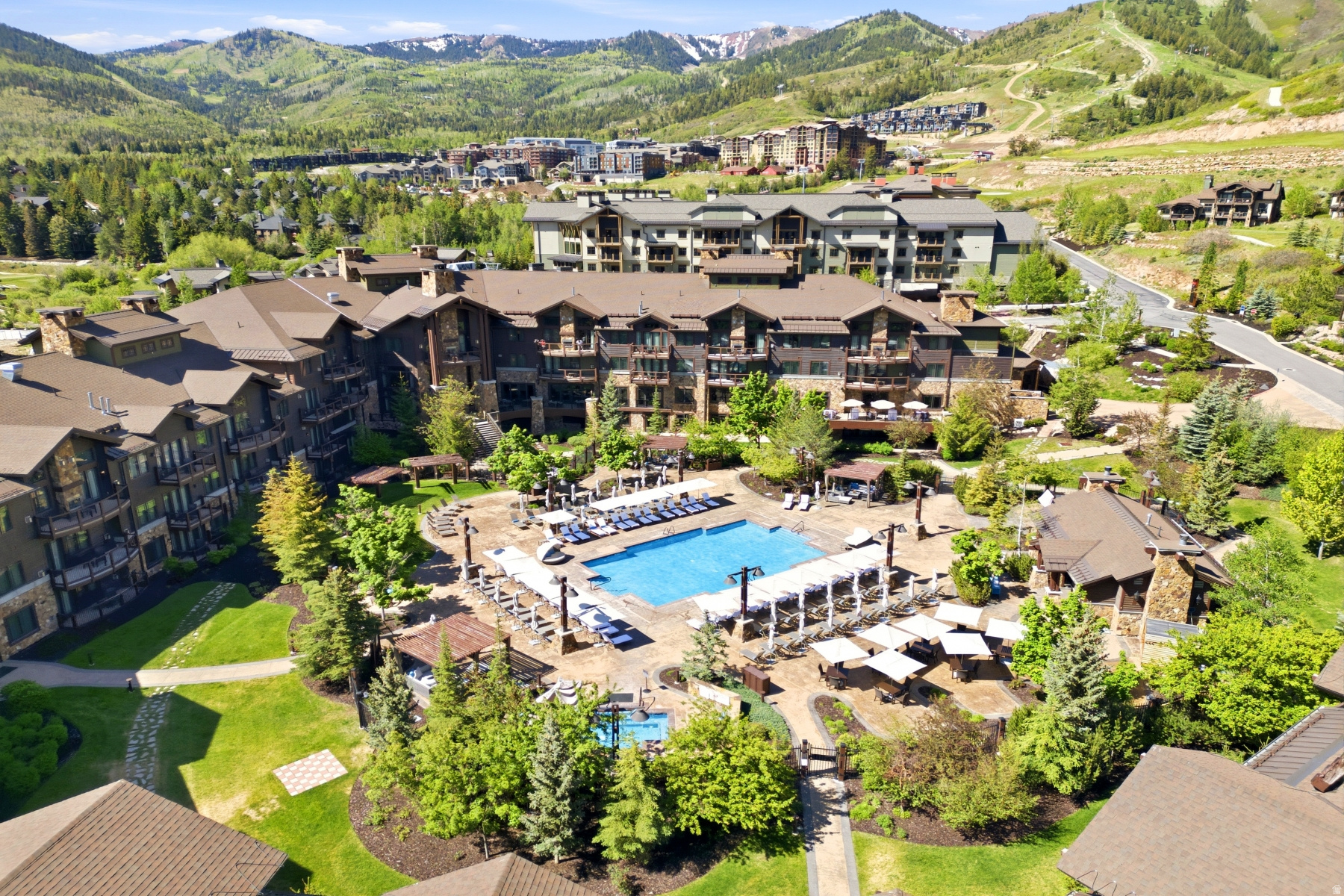 DAKOTA MOUNTAIN LODGE - Residential
