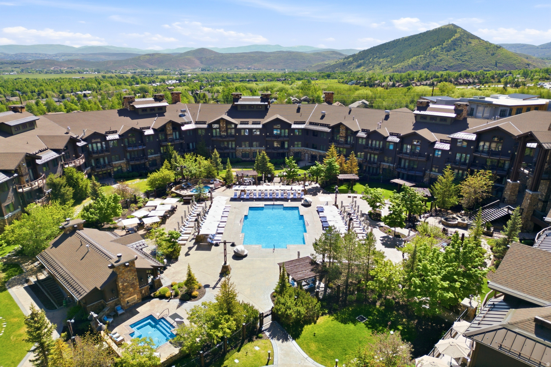 DAKOTA MOUNTAIN LODGE - Residential