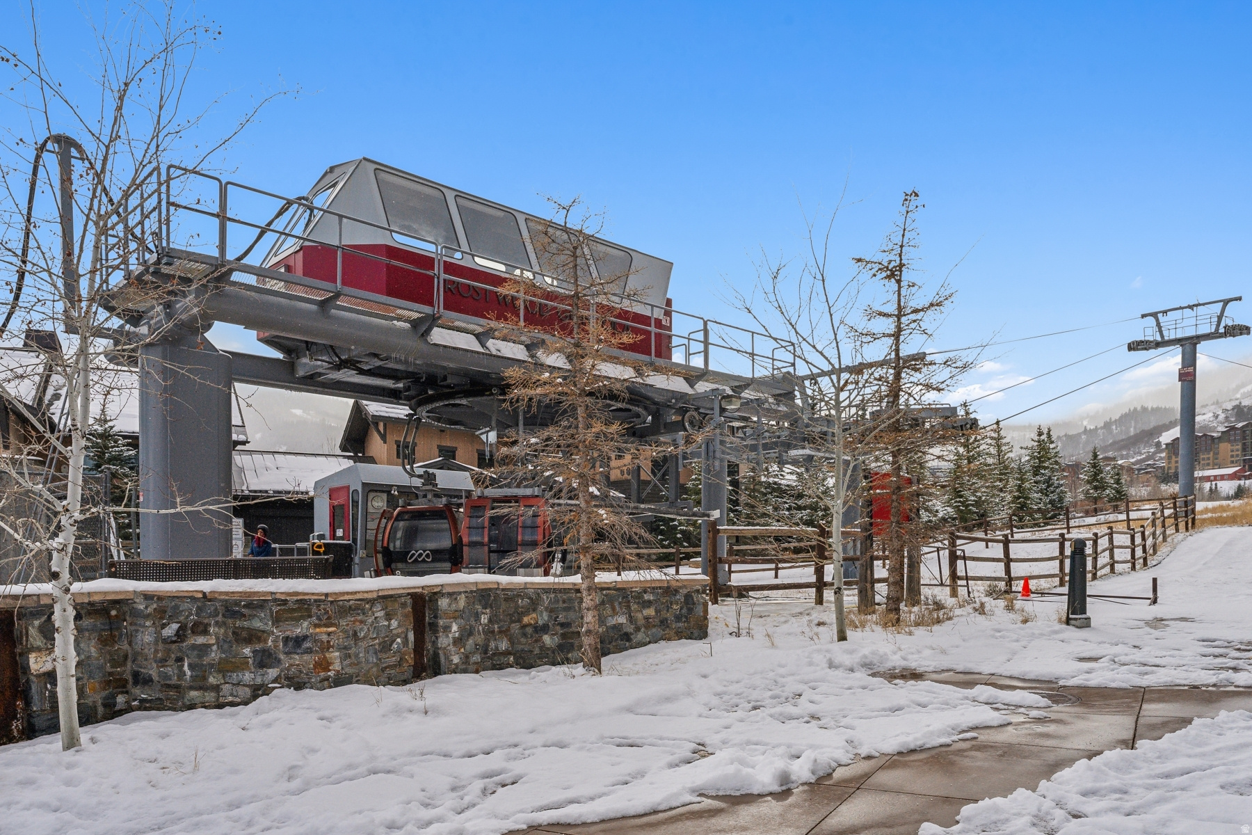 DAKOTA MOUNTAIN LODGE - Residential