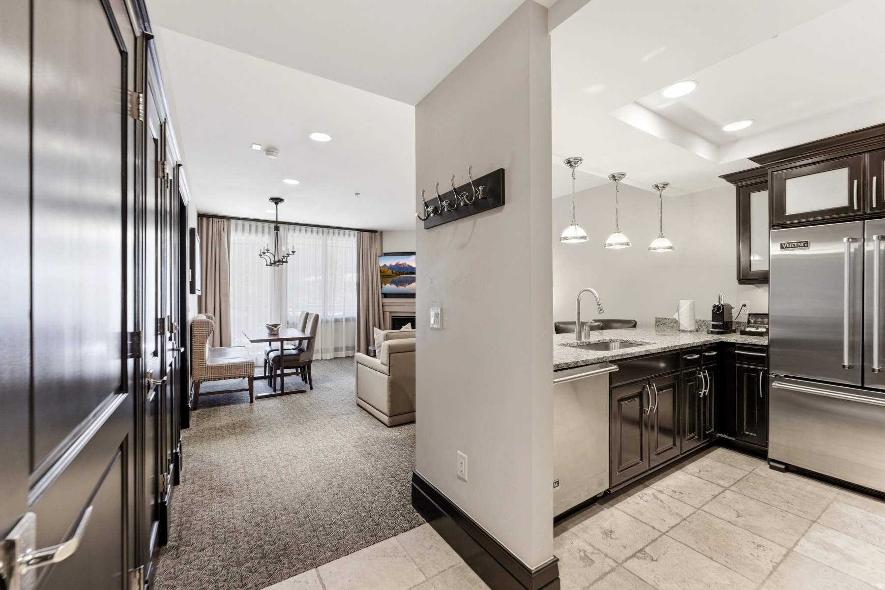 DAKOTA MOUNTAIN LODGE - Residential