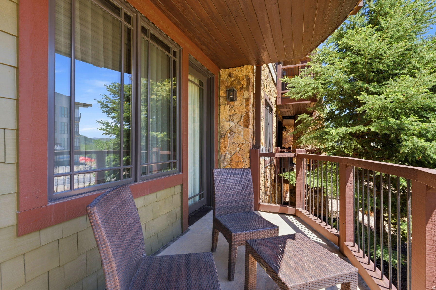 DAKOTA MOUNTAIN LODGE - Residential