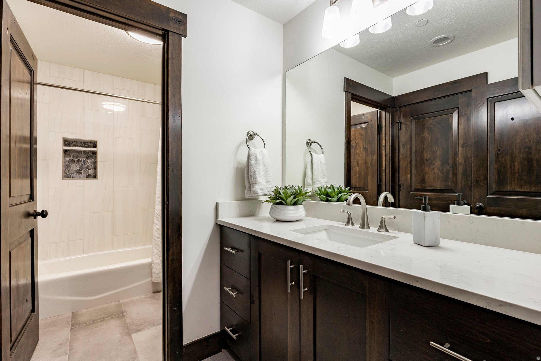 IROQUOIS - Residential
