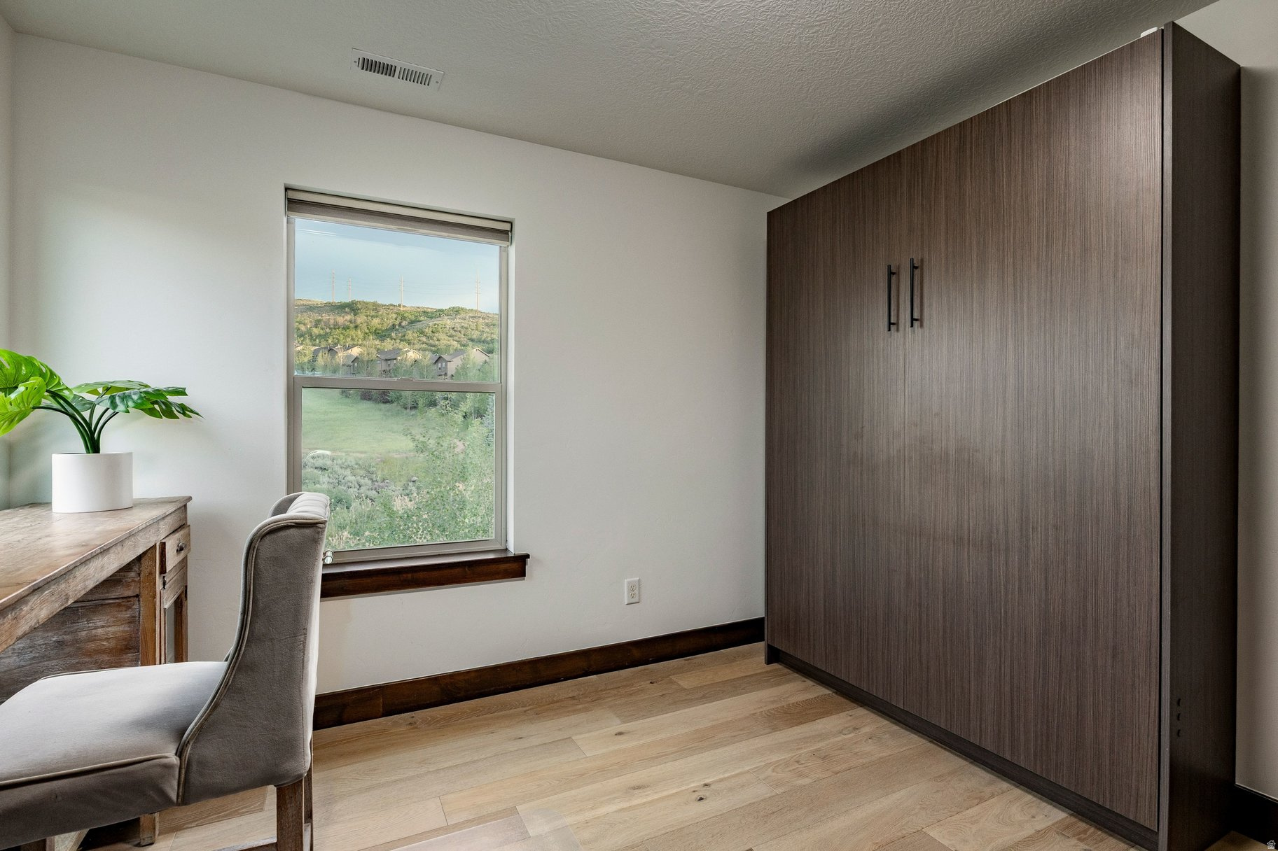 IROQUOIS - Residential