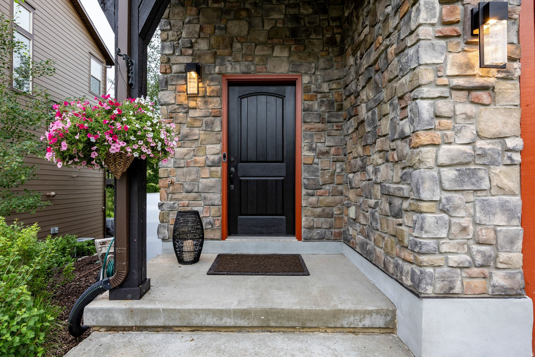 IROQUOIS - Residential